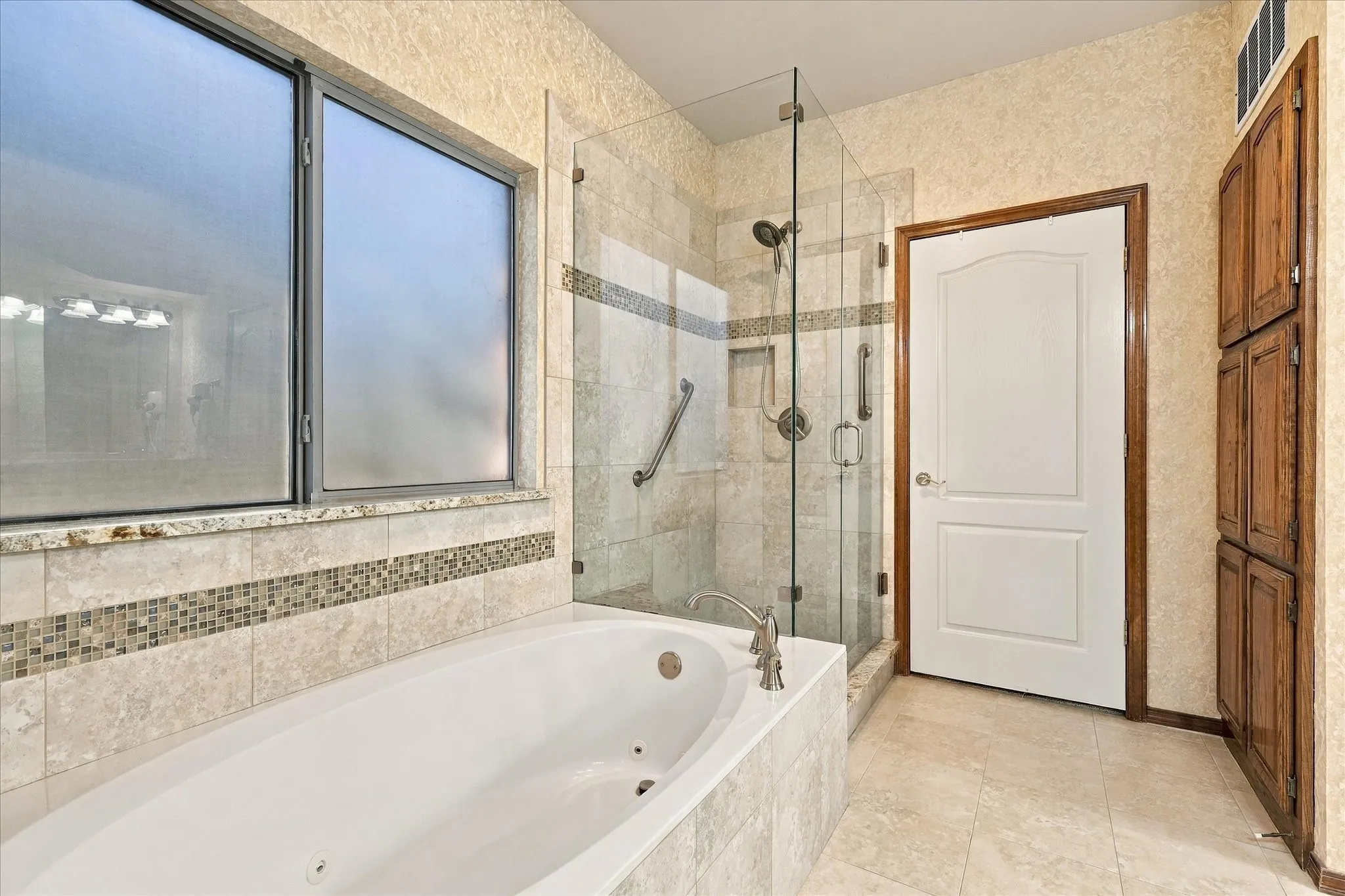 Single Family Residence For Sale in Denton County , 1912 Kipling Drive, Flower Mound, Texas 75022, 4 Bedroom, 4 Bathroom, 3 Garage spaces, 3,440 Sqft, built in 1994, mls#21398051, Real Estate Agent in Flower Mound, Homes For Sale in Denton county, Homes For Sale in Flower Mound, Realtor in Flower Mound Texas, Real Estate Brokerage Independent Realty Texas, Luminita Cordes Realtor