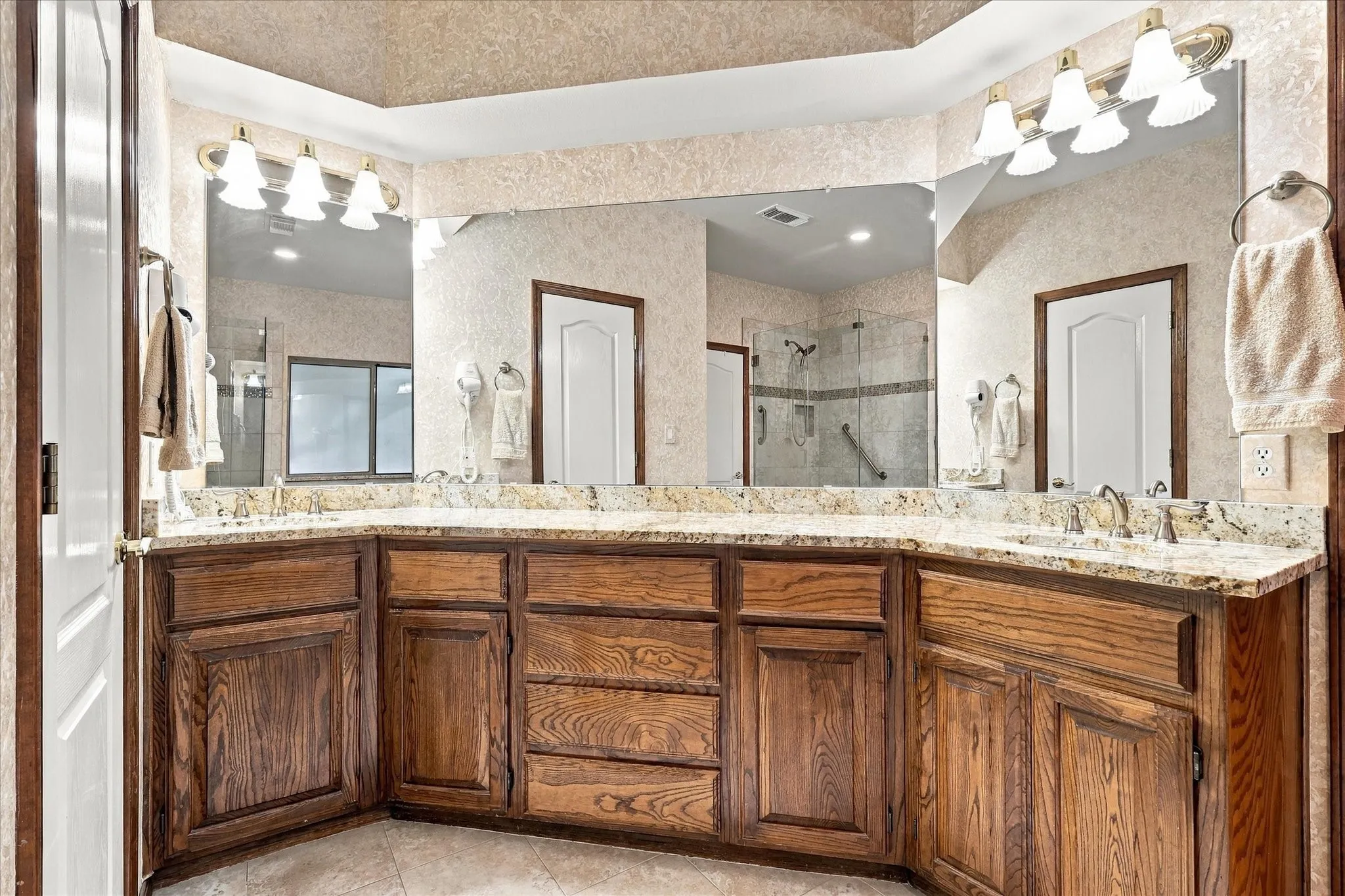 Single Family Residence For Sale in Denton County , 1912 Kipling Drive, Flower Mound, Texas 75022, 4 Bedroom, 4 Bathroom, 3 Garage spaces, 3,440 Sqft, built in 1994, mls#21398051, Real Estate Agent in Flower Mound, Homes For Sale in Denton county, Homes For Sale in Flower Mound, Realtor in Flower Mound Texas, Real Estate Brokerage Independent Realty Texas, Luminita Cordes Realtor