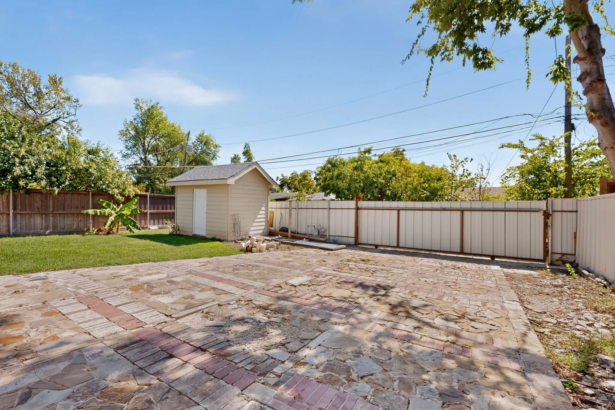 Single Family Residence For Sale in Dallas County , 2520 Hillsboro Avenue, Dallas, Texas 75228, 5 Bedroom, 3 Bathroom, Garage spaces, 1,962 Sqft, built in 1957, mls#21404822, Real Estate Agent in Dallas, Homes For Sale in Dallas county, Homes For Sale in Dallas, Realtor in Dallas Texas, Real Estate Brokerage Independent Realty Texas, Luminita Cordes Realtor