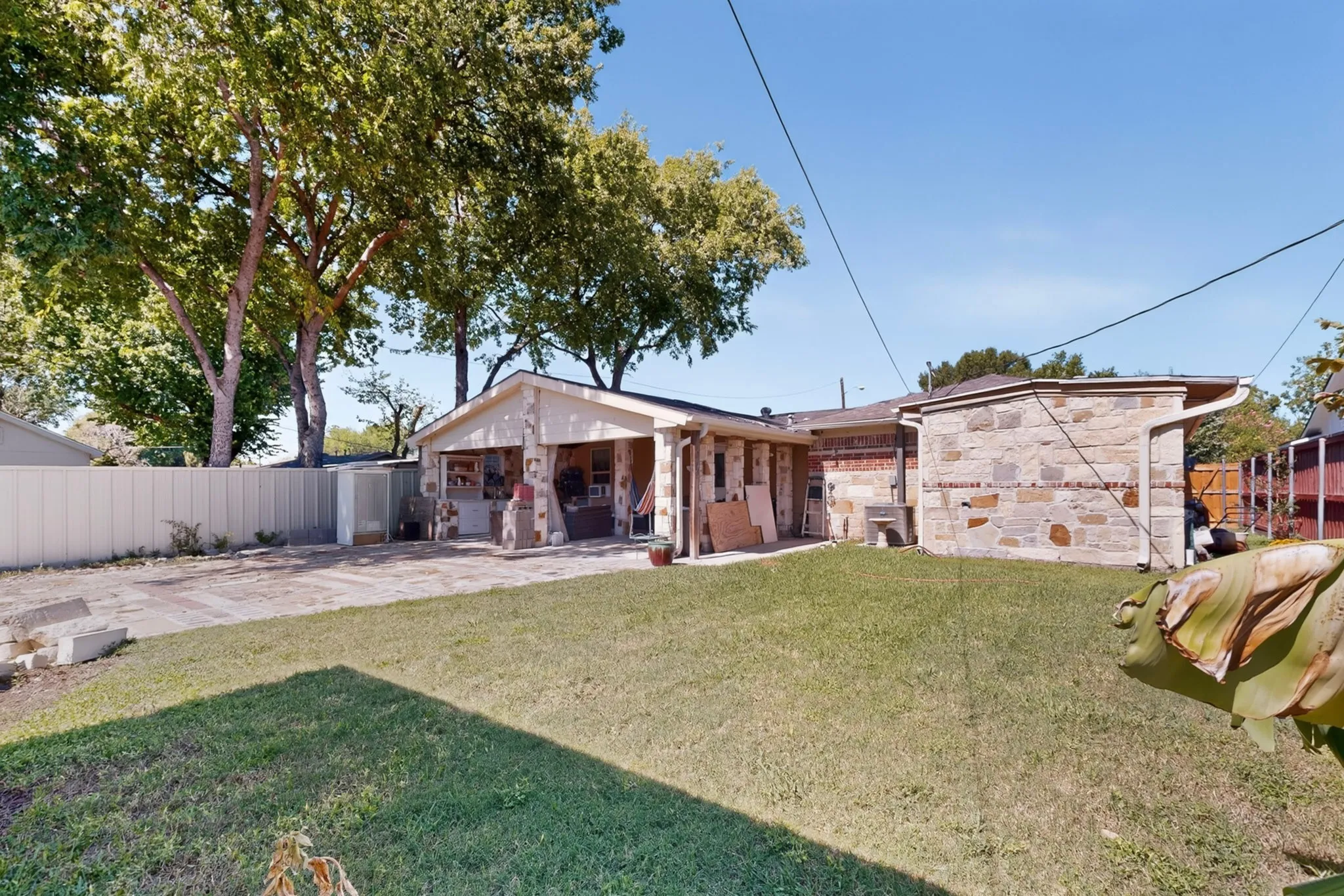 Single Family Residence For Sale in Dallas County , 2520 Hillsboro Avenue, Dallas, Texas 75228, 5 Bedroom, 3 Bathroom, Garage spaces, 1,962 Sqft, built in 1957, mls#21404822, Real Estate Agent in Dallas, Homes For Sale in Dallas county, Homes For Sale in Dallas, Realtor in Dallas Texas, Real Estate Brokerage Independent Realty Texas, Luminita Cordes Realtor