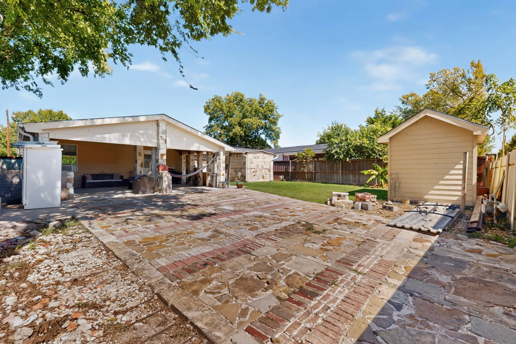 Single Family Residence For Sale in Dallas County , 2520 Hillsboro Avenue, Dallas, Texas 75228, 5 Bedroom, 3 Bathroom, Garage spaces, 1,962 Sqft, built in 1957, mls#21404822, Real Estate Agent in Dallas, Homes For Sale in Dallas county, Homes For Sale in Dallas, Realtor in Dallas Texas, Real Estate Brokerage Independent Realty Texas, Luminita Cordes Realtor
