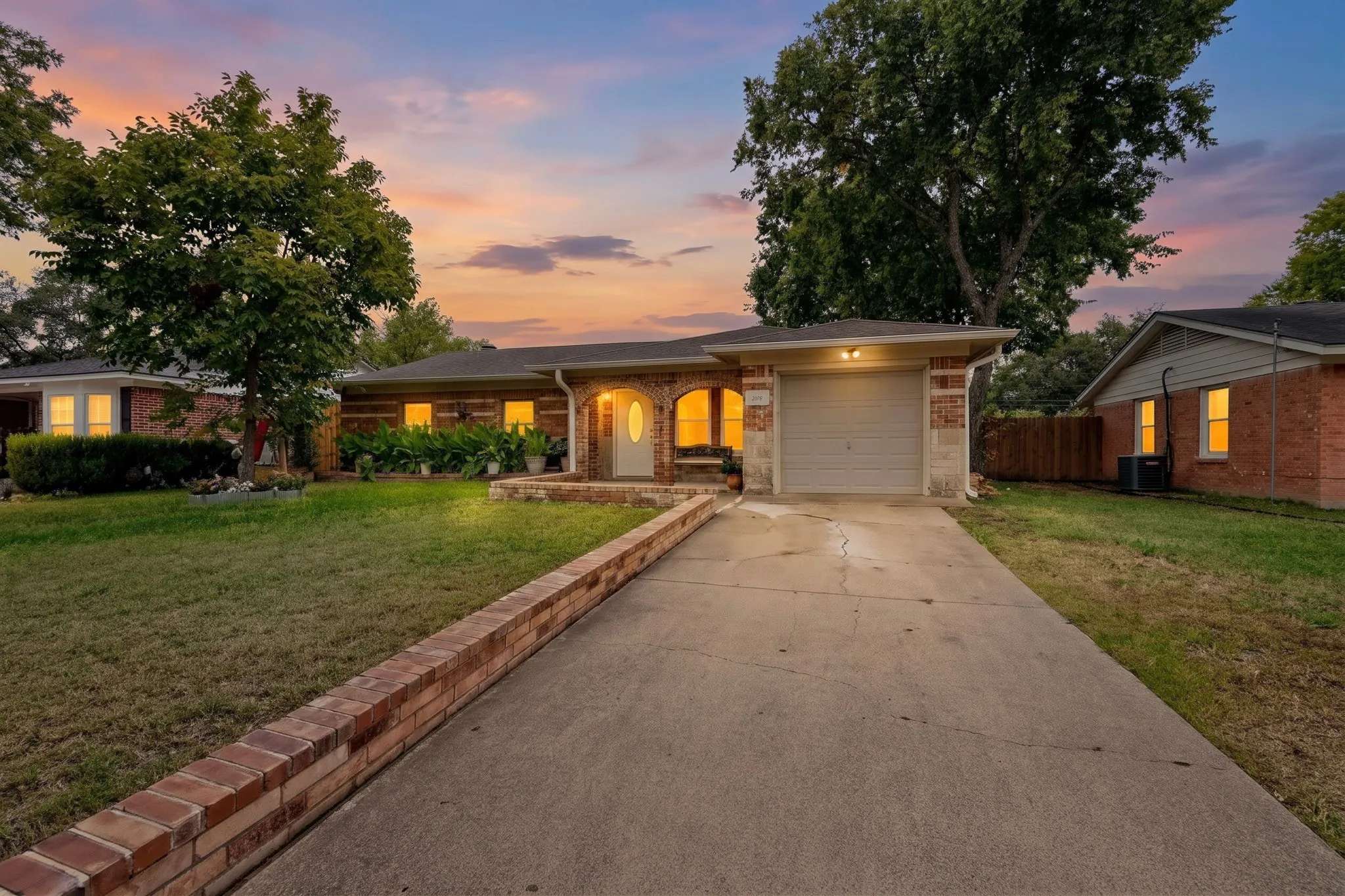 Single Family Residence For Sale in Dallas County , 2520 Hillsboro Avenue, Dallas, Texas 75228, 5 Bedroom, 3 Bathroom, Garage spaces, 1,962 Sqft, built in 1957, mls#21404822, Real Estate Agent in Dallas, Homes For Sale in Dallas county, Homes For Sale in Dallas, Realtor in Dallas Texas, Real Estate Brokerage Independent Realty Texas, Luminita Cordes Realtor