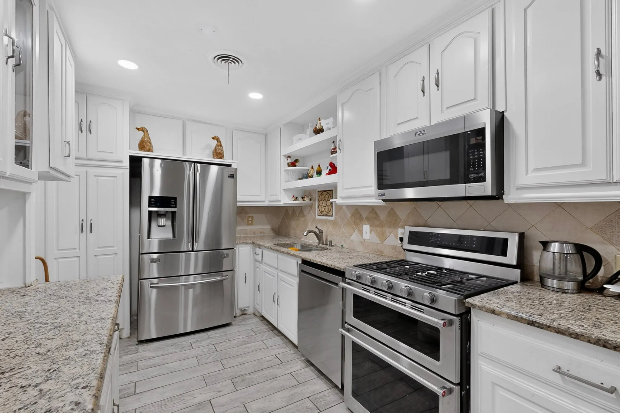 Single Family Residence For Sale in Dallas County , 2520 Hillsboro Avenue, Dallas, Texas 75228, 5 Bedroom, 3 Bathroom, Garage spaces, 1,962 Sqft, built in 1957, mls#21404822, Real Estate Agent in Dallas, Homes For Sale in Dallas county, Homes For Sale in Dallas, Realtor in Dallas Texas, Real Estate Brokerage Independent Realty Texas, Luminita Cordes Realtor