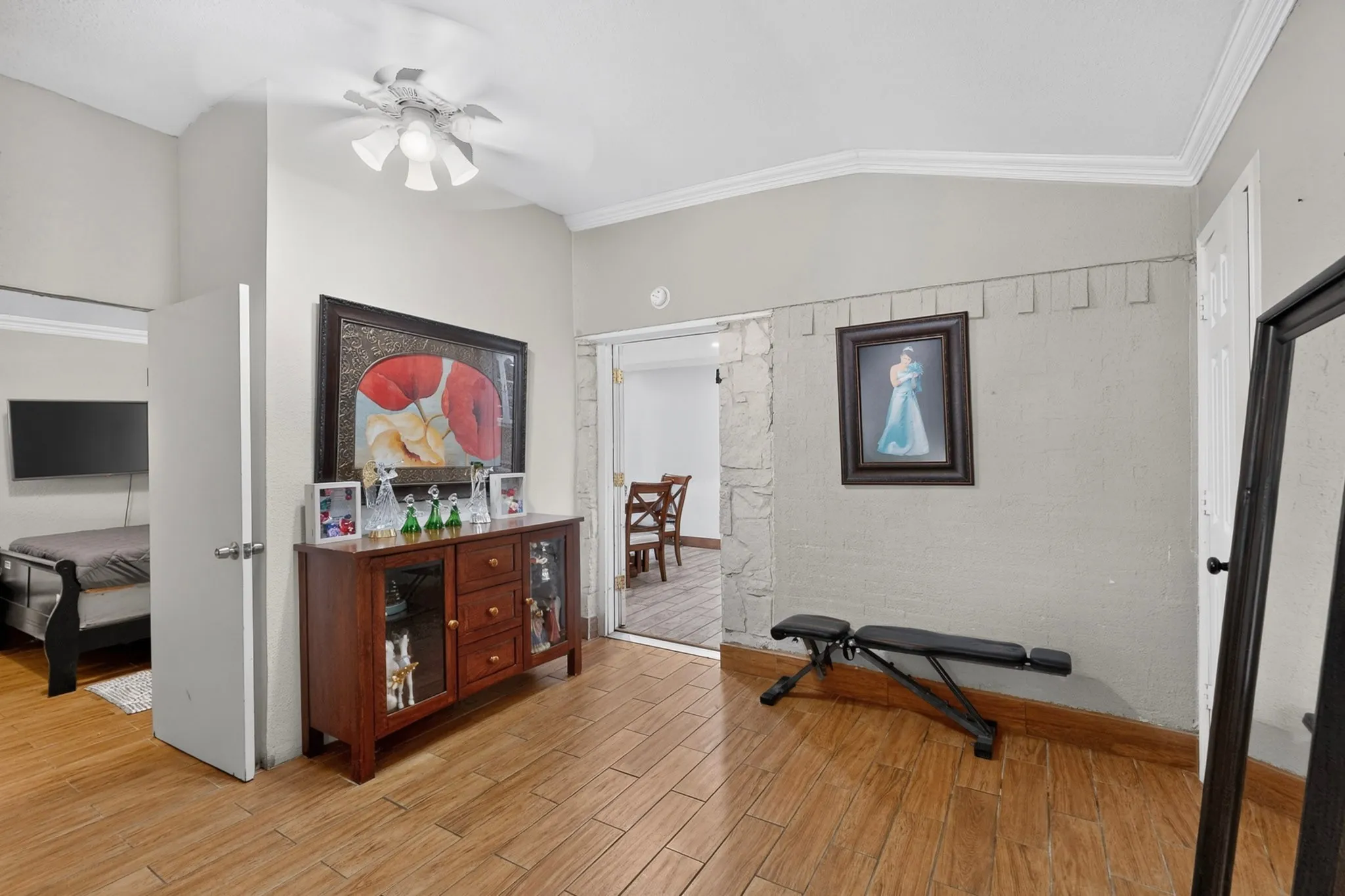 Single Family Residence For Sale in Dallas County , 2520 Hillsboro Avenue, Dallas, Texas 75228, 5 Bedroom, 3 Bathroom, Garage spaces, 1,962 Sqft, built in 1957, mls#21404822, Real Estate Agent in Dallas, Homes For Sale in Dallas county, Homes For Sale in Dallas, Realtor in Dallas Texas, Real Estate Brokerage Independent Realty Texas, Luminita Cordes Realtor