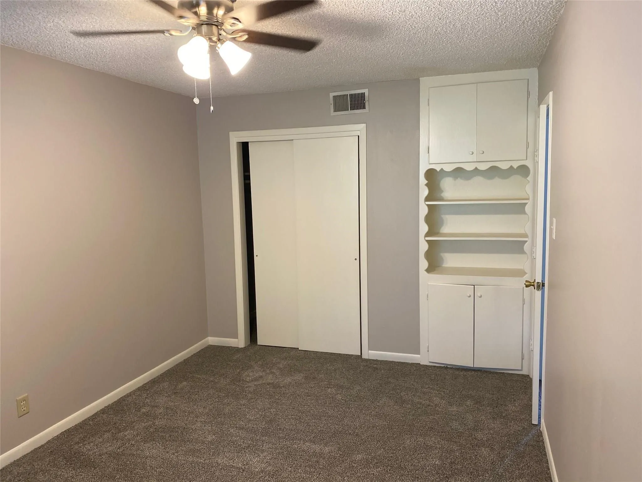 Single Family Residence For Rent in Tarrant County , 1213 Mary Drive, Hurst, Texas 76053, 4 Bedroom, 2 Bathroom, 2 Garage spaces, 1,453 Sqft, built in 1959, mls#21408157, Real Estate Agent in Hurst, Homes For Rent in Tarrant county, Homes For Rent in Hurst, Realtor in Hurst Texas, Real Estate Brokerage Independent Realty Texas, Luminita Cordes Realtor