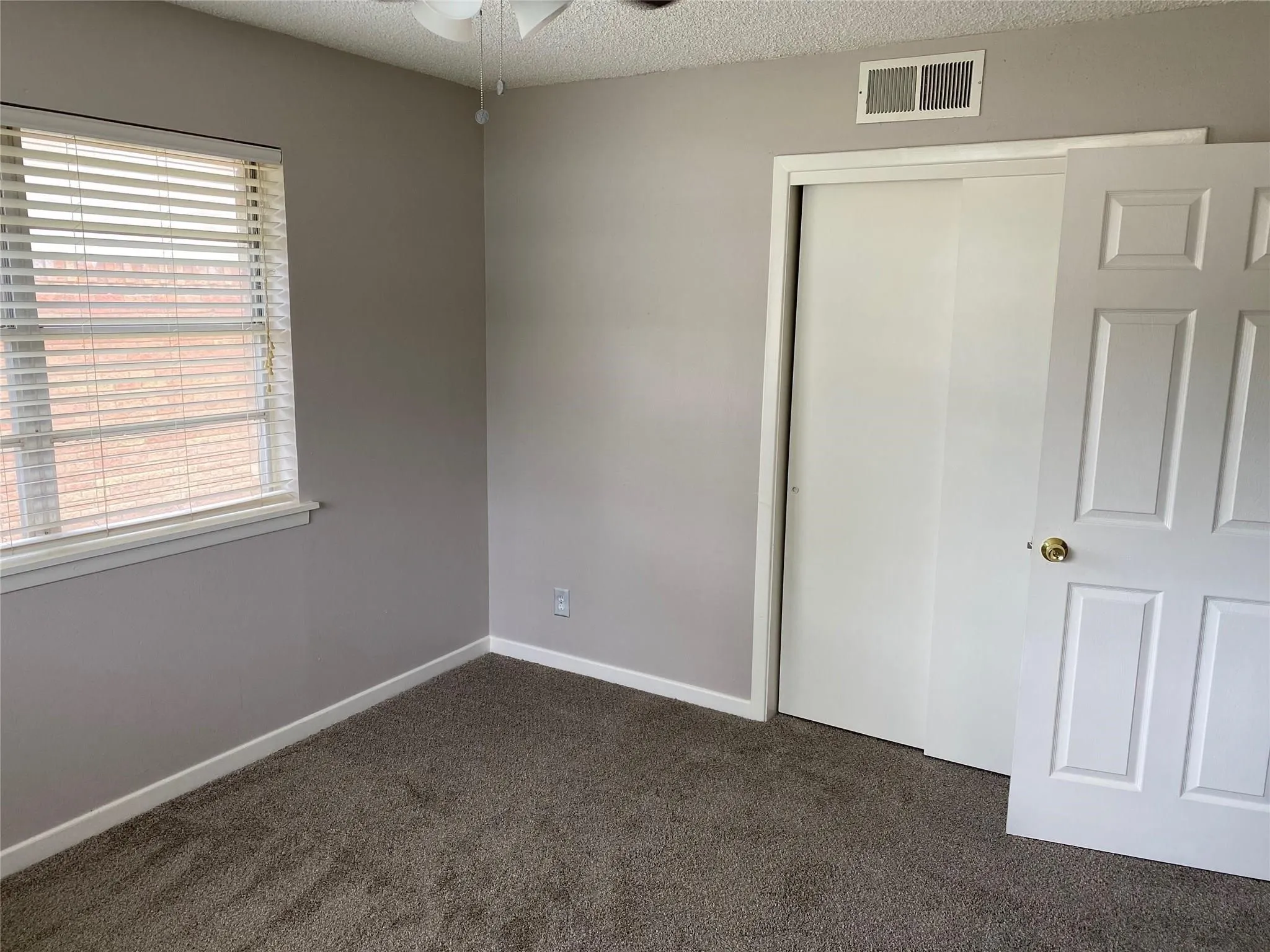 Single Family Residence For Rent in Tarrant County , 1213 Mary Drive, Hurst, Texas 76053, 4 Bedroom, 2 Bathroom, 2 Garage spaces, 1,453 Sqft, built in 1959, mls#21408157, Real Estate Agent in Hurst, Homes For Rent in Tarrant county, Homes For Rent in Hurst, Realtor in Hurst Texas, Real Estate Brokerage Independent Realty Texas, Luminita Cordes Realtor