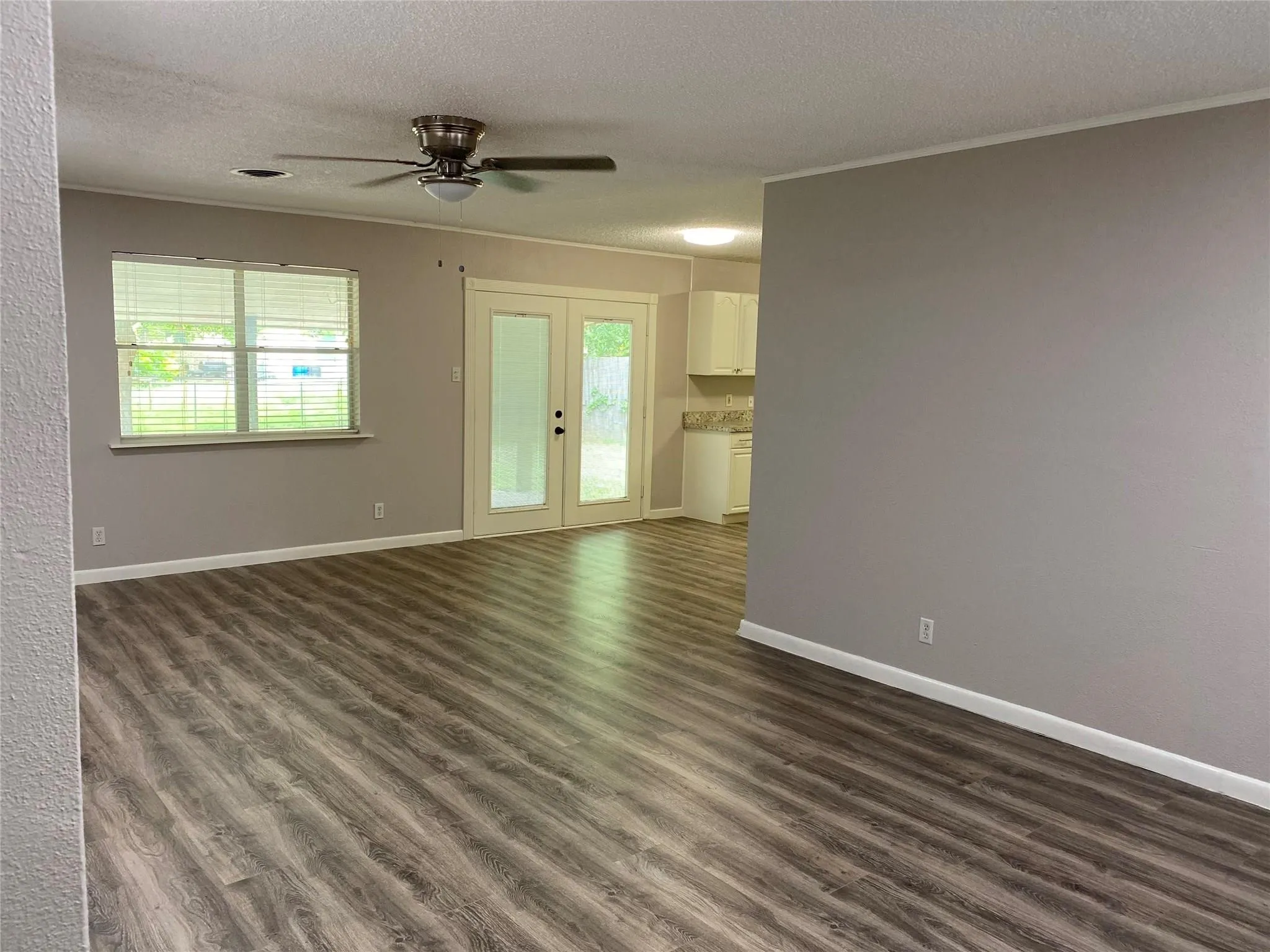 Single Family Residence For Rent in Tarrant County , 1213 Mary Drive, Hurst, Texas 76053, 4 Bedroom, 2 Bathroom, 2 Garage spaces, 1,453 Sqft, built in 1959, mls#21408157, Real Estate Agent in Hurst, Homes For Rent in Tarrant county, Homes For Rent in Hurst, Realtor in Hurst Texas, Real Estate Brokerage Independent Realty Texas, Luminita Cordes Realtor