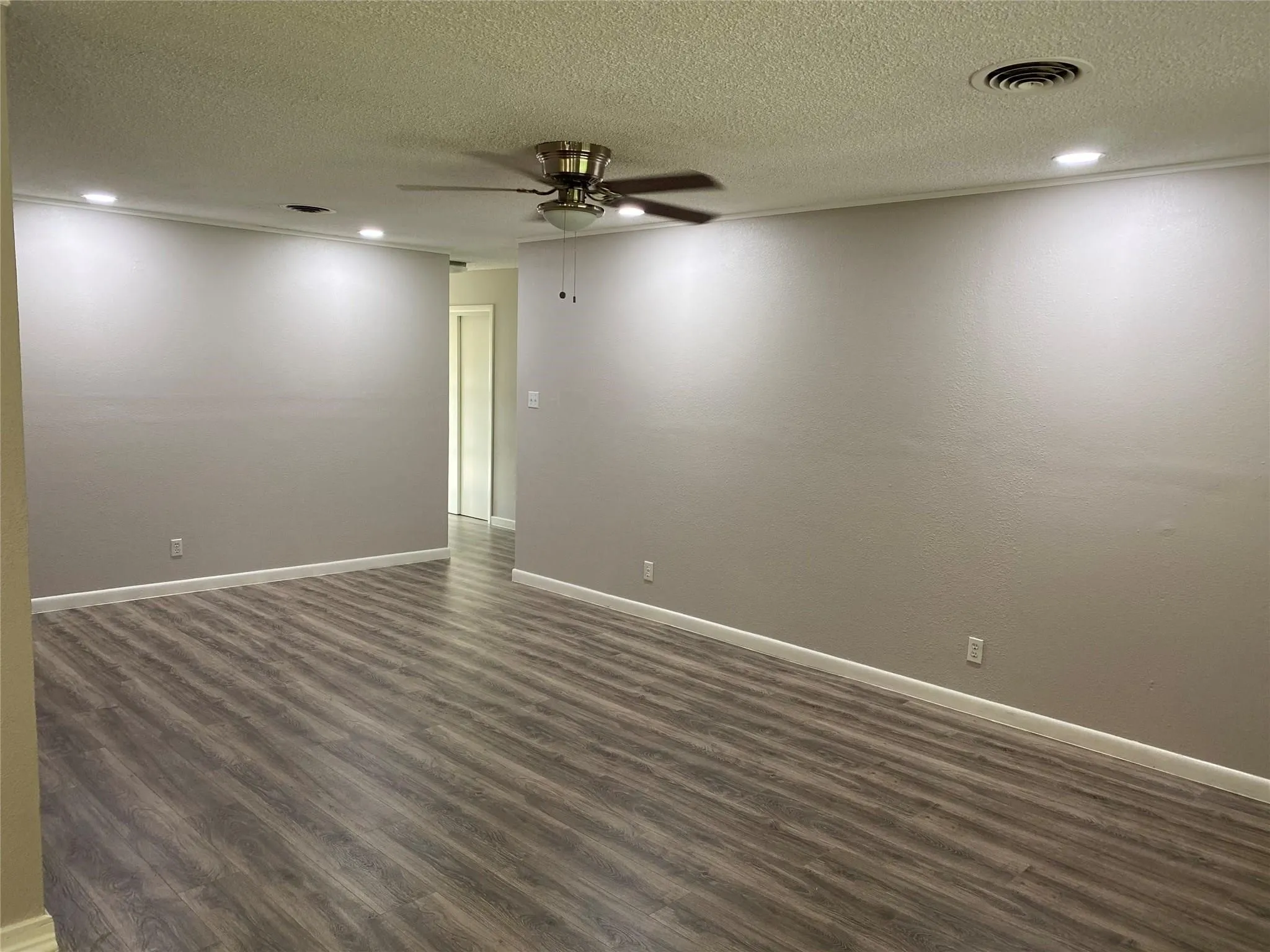 Single Family Residence For Rent in Tarrant County , 1213 Mary Drive, Hurst, Texas 76053, 4 Bedroom, 2 Bathroom, 2 Garage spaces, 1,453 Sqft, built in 1959, mls#21408157, Real Estate Agent in Hurst, Homes For Rent in Tarrant county, Homes For Rent in Hurst, Realtor in Hurst Texas, Real Estate Brokerage Independent Realty Texas, Luminita Cordes Realtor