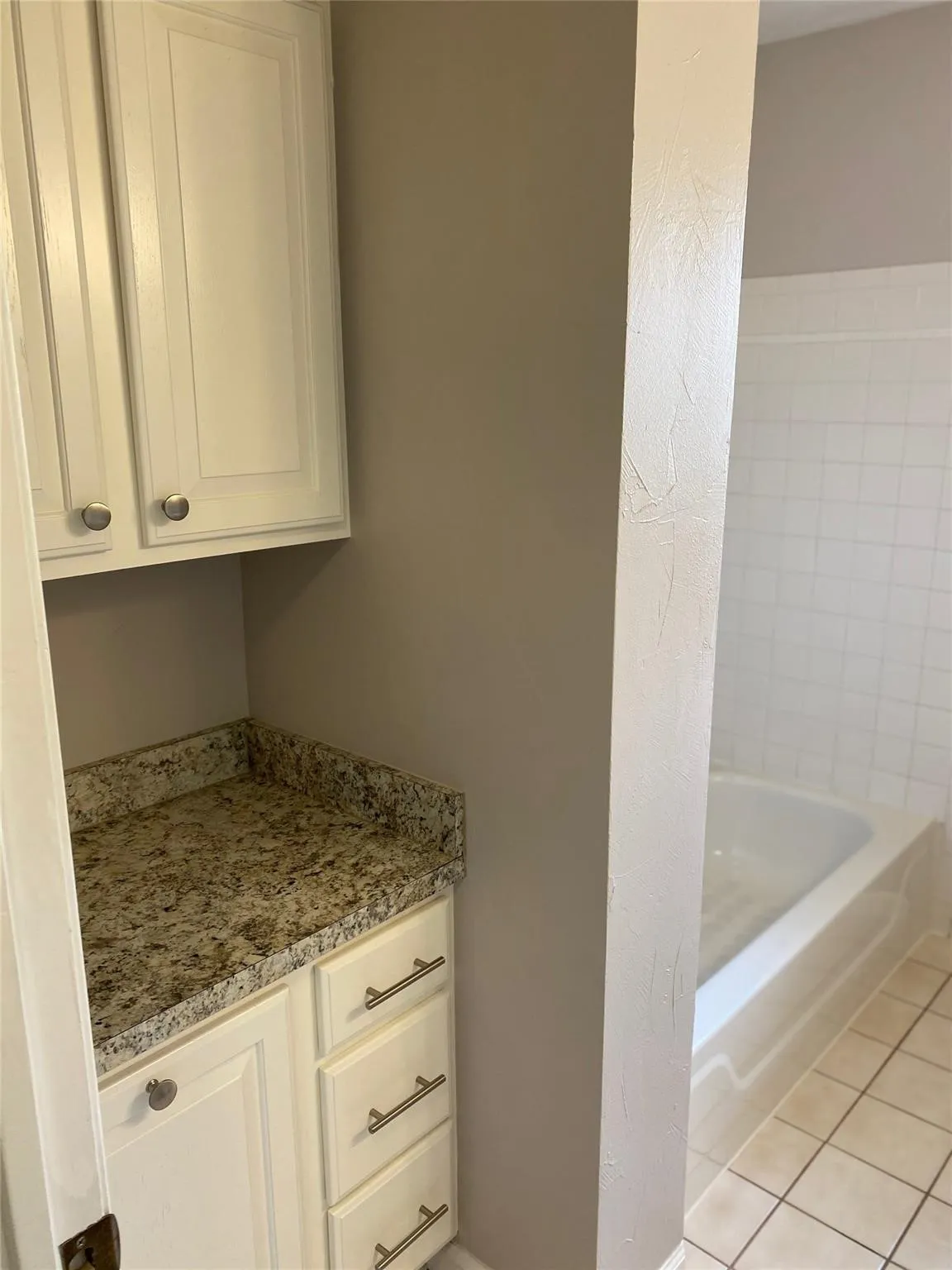 Single Family Residence For Rent in Tarrant County , 1213 Mary Drive, Hurst, Texas 76053, 4 Bedroom, 2 Bathroom, 2 Garage spaces, 1,453 Sqft, built in 1959, mls#21408157, Real Estate Agent in Hurst, Homes For Rent in Tarrant county, Homes For Rent in Hurst, Realtor in Hurst Texas, Real Estate Brokerage Independent Realty Texas, Luminita Cordes Realtor