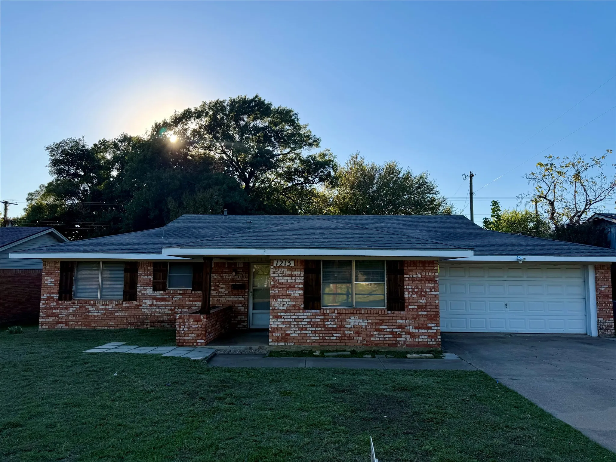 Single Family Residence For Rent in Tarrant County , 1213 Mary Drive, Hurst, Texas 76053, 4 Bedroom, 2 Bathroom, 2 Garage spaces, 1,453 Sqft, built in 1959, mls#21408157, Real Estate Agent in Hurst, Homes For Rent in Tarrant county, Homes For Rent in Hurst, Realtor in Hurst Texas, Real Estate Brokerage Independent Realty Texas, Luminita Cordes Realtor