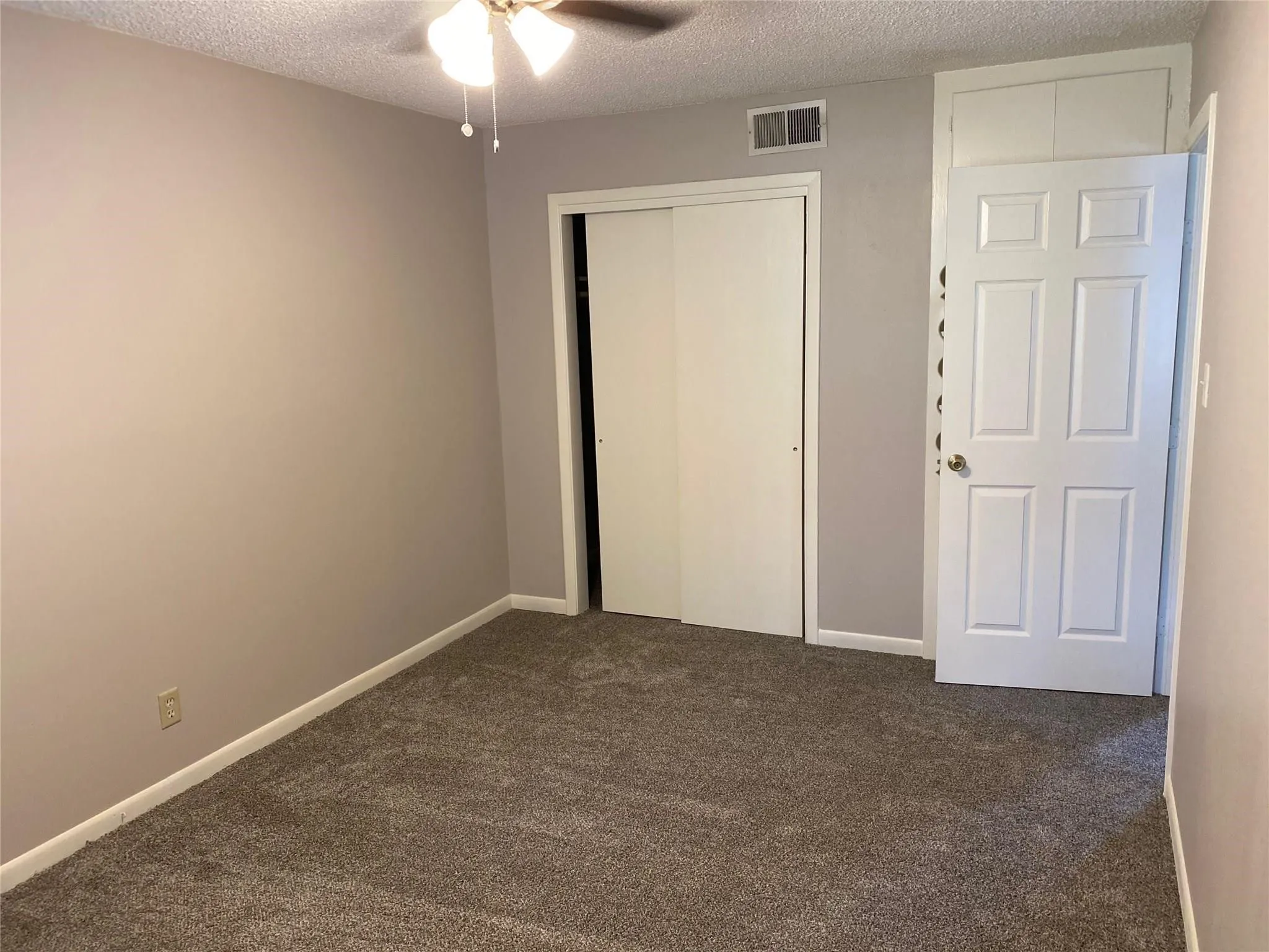 Single Family Residence For Rent in Tarrant County , 1213 Mary Drive, Hurst, Texas 76053, 4 Bedroom, 2 Bathroom, 2 Garage spaces, 1,453 Sqft, built in 1959, mls#21408157, Real Estate Agent in Hurst, Homes For Rent in Tarrant county, Homes For Rent in Hurst, Realtor in Hurst Texas, Real Estate Brokerage Independent Realty Texas, Luminita Cordes Realtor