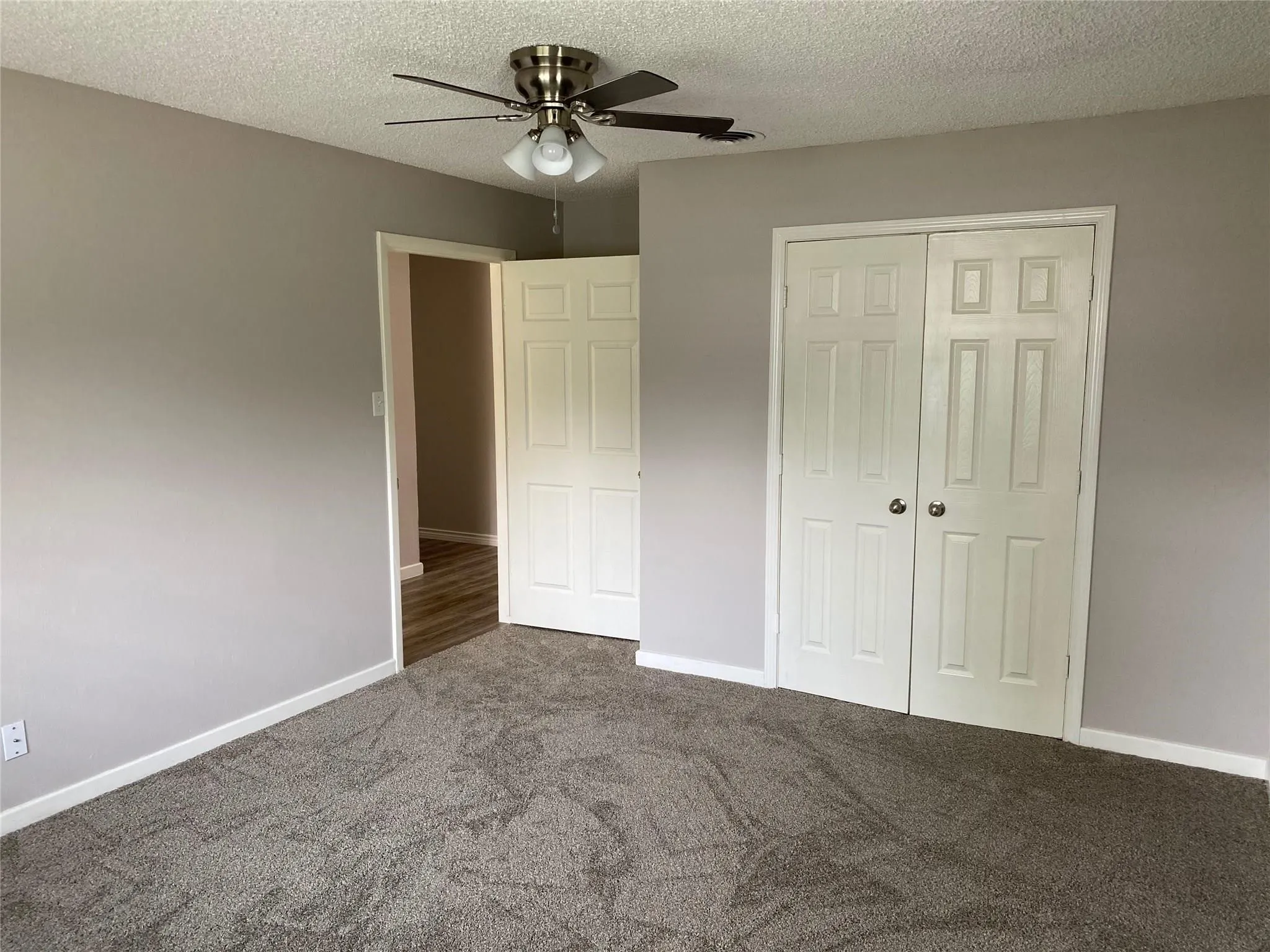 Single Family Residence For Rent in Tarrant County , 1213 Mary Drive, Hurst, Texas 76053, 4 Bedroom, 2 Bathroom, 2 Garage spaces, 1,453 Sqft, built in 1959, mls#21408157, Real Estate Agent in Hurst, Homes For Rent in Tarrant county, Homes For Rent in Hurst, Realtor in Hurst Texas, Real Estate Brokerage Independent Realty Texas, Luminita Cordes Realtor