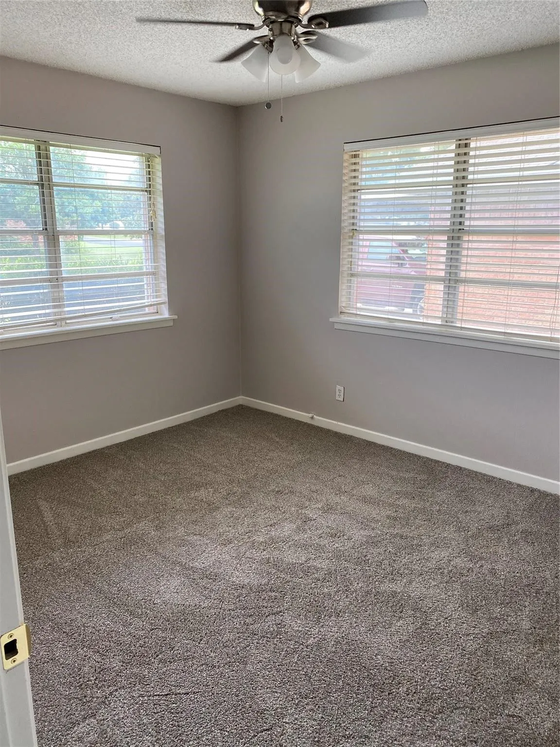 Single Family Residence For Rent in Tarrant County , 1213 Mary Drive, Hurst, Texas 76053, 4 Bedroom, 2 Bathroom, 2 Garage spaces, 1,453 Sqft, built in 1959, mls#21408157, Real Estate Agent in Hurst, Homes For Rent in Tarrant county, Homes For Rent in Hurst, Realtor in Hurst Texas, Real Estate Brokerage Independent Realty Texas, Luminita Cordes Realtor