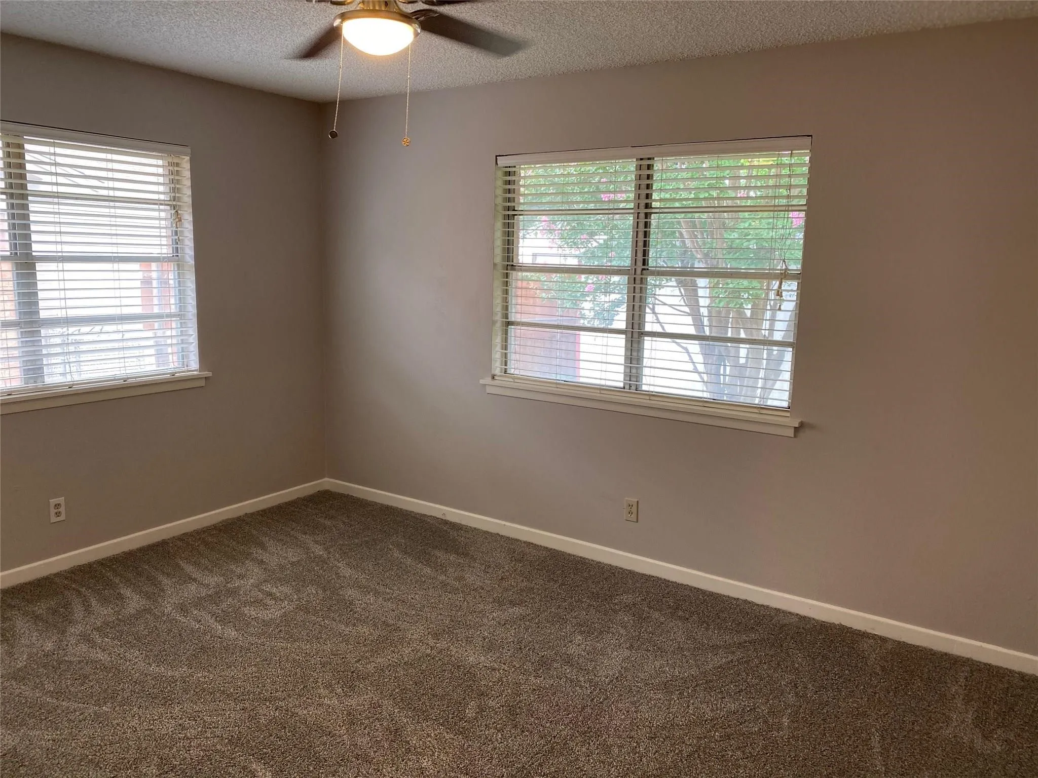Single Family Residence For Rent in Tarrant County , 1213 Mary Drive, Hurst, Texas 76053, 4 Bedroom, 2 Bathroom, 2 Garage spaces, 1,453 Sqft, built in 1959, mls#21408157, Real Estate Agent in Hurst, Homes For Rent in Tarrant county, Homes For Rent in Hurst, Realtor in Hurst Texas, Real Estate Brokerage Independent Realty Texas, Luminita Cordes Realtor