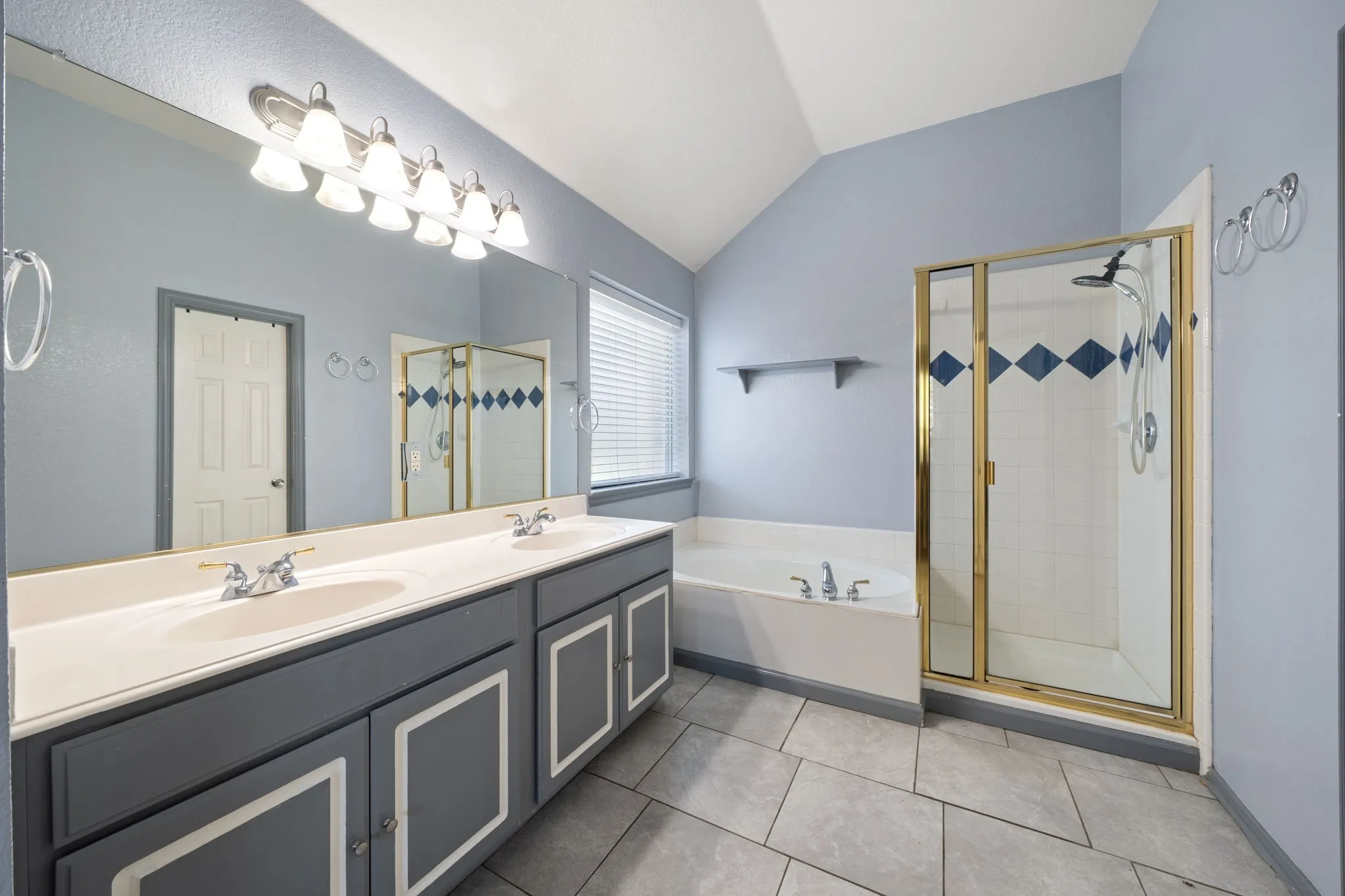 Single Family Residence For Sale in Tarrant County , 5104 Postwood Drive, Fort Worth, Texas 76244, 5 Bedroom, 3 Bathroom, 2 Garage spaces, 3,224 Sqft, built in 2003, mls#21408048, Real Estate Agent in Fort Worth, Homes For Sale in Tarrant county, Homes For Sale in Fort Worth, Realtor in Fort Worth Texas, Real Estate Brokerage Independent Realty Texas, Luminita Cordes Realtor