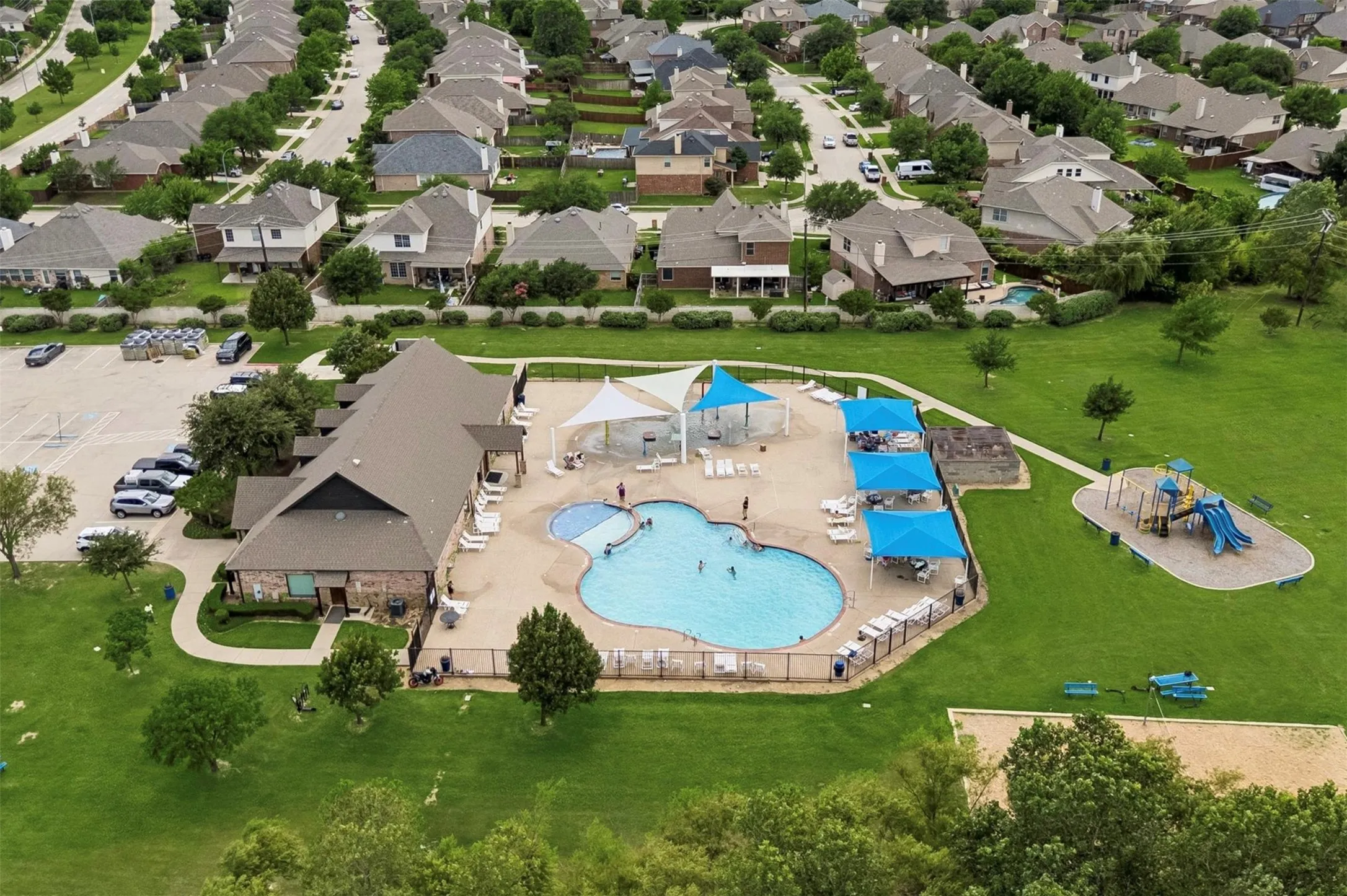 Single Family Residence For Sale in Tarrant County , 5104 Postwood Drive, Fort Worth, Texas 76244, 5 Bedroom, 3 Bathroom, 2 Garage spaces, 3,224 Sqft, built in 2003, mls#21408048, Real Estate Agent in Fort Worth, Homes For Sale in Tarrant county, Homes For Sale in Fort Worth, Realtor in Fort Worth Texas, Real Estate Brokerage Independent Realty Texas, Luminita Cordes Realtor