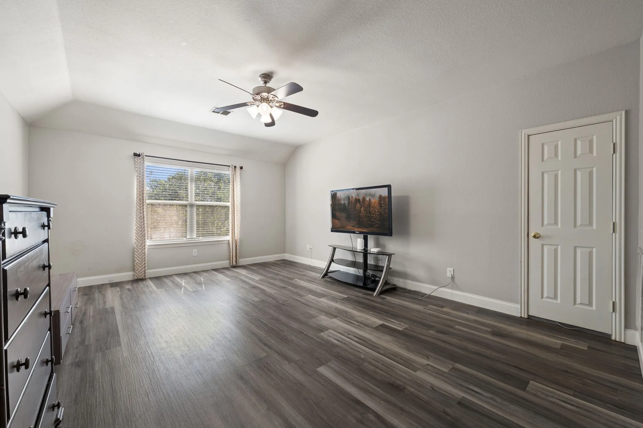Single Family Residence For Sale in Tarrant County , 5104 Postwood Drive, Fort Worth, Texas 76244, 5 Bedroom, 3 Bathroom, 2 Garage spaces, 3,224 Sqft, built in 2003, mls#21408048, Real Estate Agent in Fort Worth, Homes For Sale in Tarrant county, Homes For Sale in Fort Worth, Realtor in Fort Worth Texas, Real Estate Brokerage Independent Realty Texas, Luminita Cordes Realtor