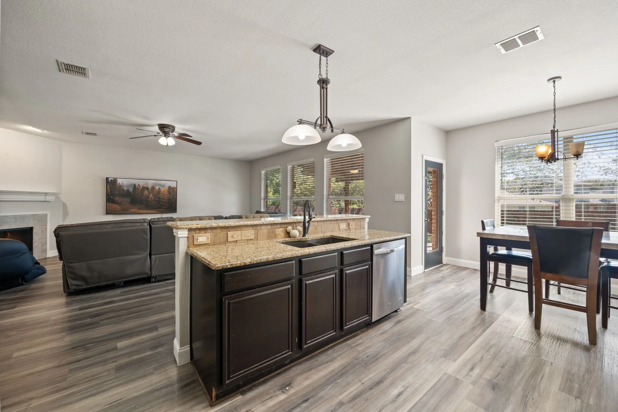 Single Family Residence For Sale in Tarrant County , 5104 Postwood Drive, Fort Worth, Texas 76244, 5 Bedroom, 3 Bathroom, 2 Garage spaces, 3,224 Sqft, built in 2003, mls#21408048, Real Estate Agent in Fort Worth, Homes For Sale in Tarrant county, Homes For Sale in Fort Worth, Realtor in Fort Worth Texas, Real Estate Brokerage Independent Realty Texas, Luminita Cordes Realtor