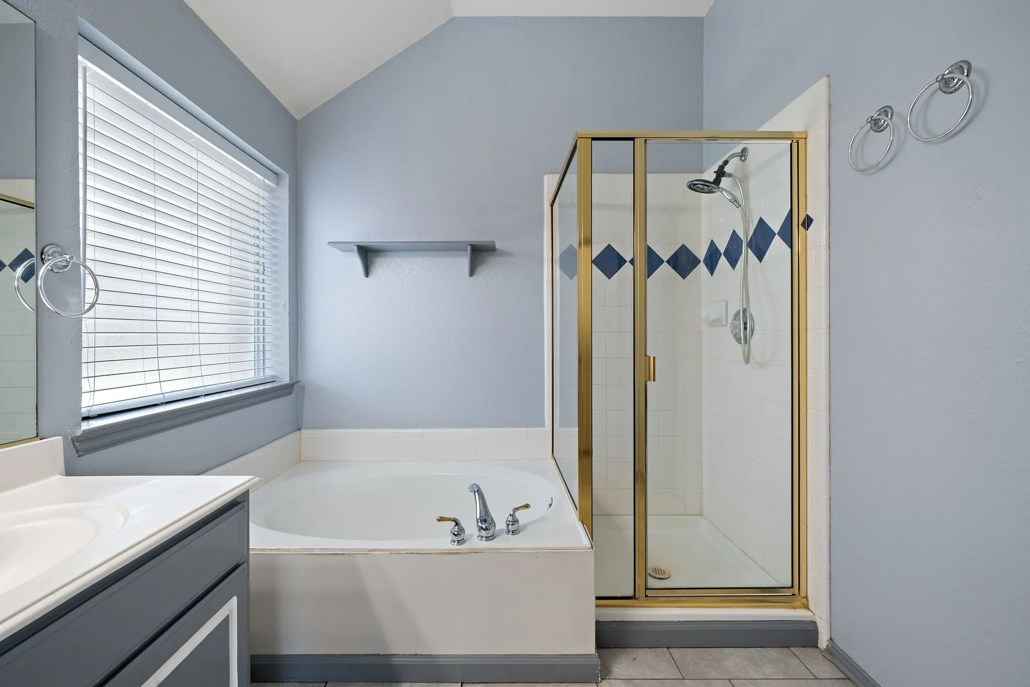 Single Family Residence For Sale in Tarrant County , 5104 Postwood Drive, Fort Worth, Texas 76244, 5 Bedroom, 3 Bathroom, 2 Garage spaces, 3,224 Sqft, built in 2003, mls#21408048, Real Estate Agent in Fort Worth, Homes For Sale in Tarrant county, Homes For Sale in Fort Worth, Realtor in Fort Worth Texas, Real Estate Brokerage Independent Realty Texas, Luminita Cordes Realtor