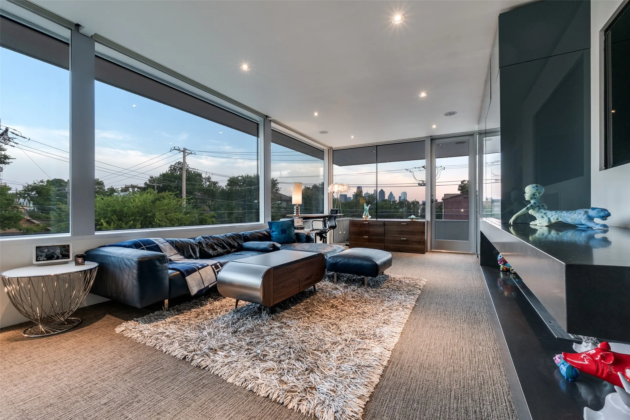 Single Family Residence For Sale in Dallas County , 2300 N Carroll Avenue, Dallas, Texas 75204, 5 Bedroom, 5 Bathroom, 2 Garage spaces, 3,971 Sqft, built in 2013, mls#21406425, Real Estate Agent in Dallas, Homes For Sale in Dallas county, Homes For Sale in Dallas, Realtor in Dallas Texas, Real Estate Brokerage Independent Realty Texas, Luminita Cordes Realtor
