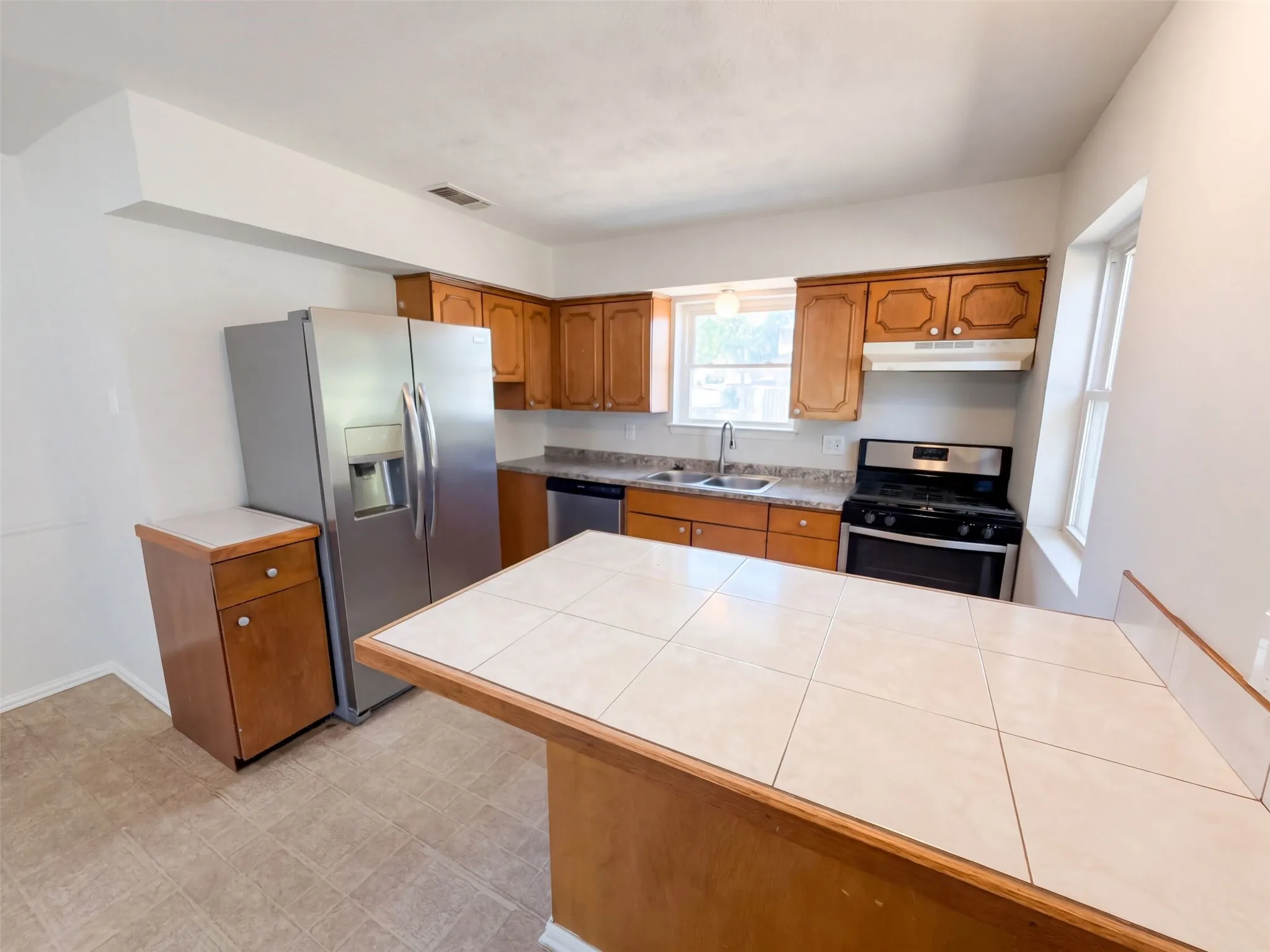 Single Family Residence For Sale in Dallas County , 2331 Royal Drive, Garland, Texas 75041, 3 Bedroom, 2 Bathroom, 2 Garage spaces, 1,271 Sqft, built in 1962, mls#21407728, Real Estate Agent in Garland, Homes For Sale in Dallas county, Homes For Sale in Garland, Realtor in Garland Texas, Real Estate Brokerage Independent Realty Texas, Luminita Cordes Realtor