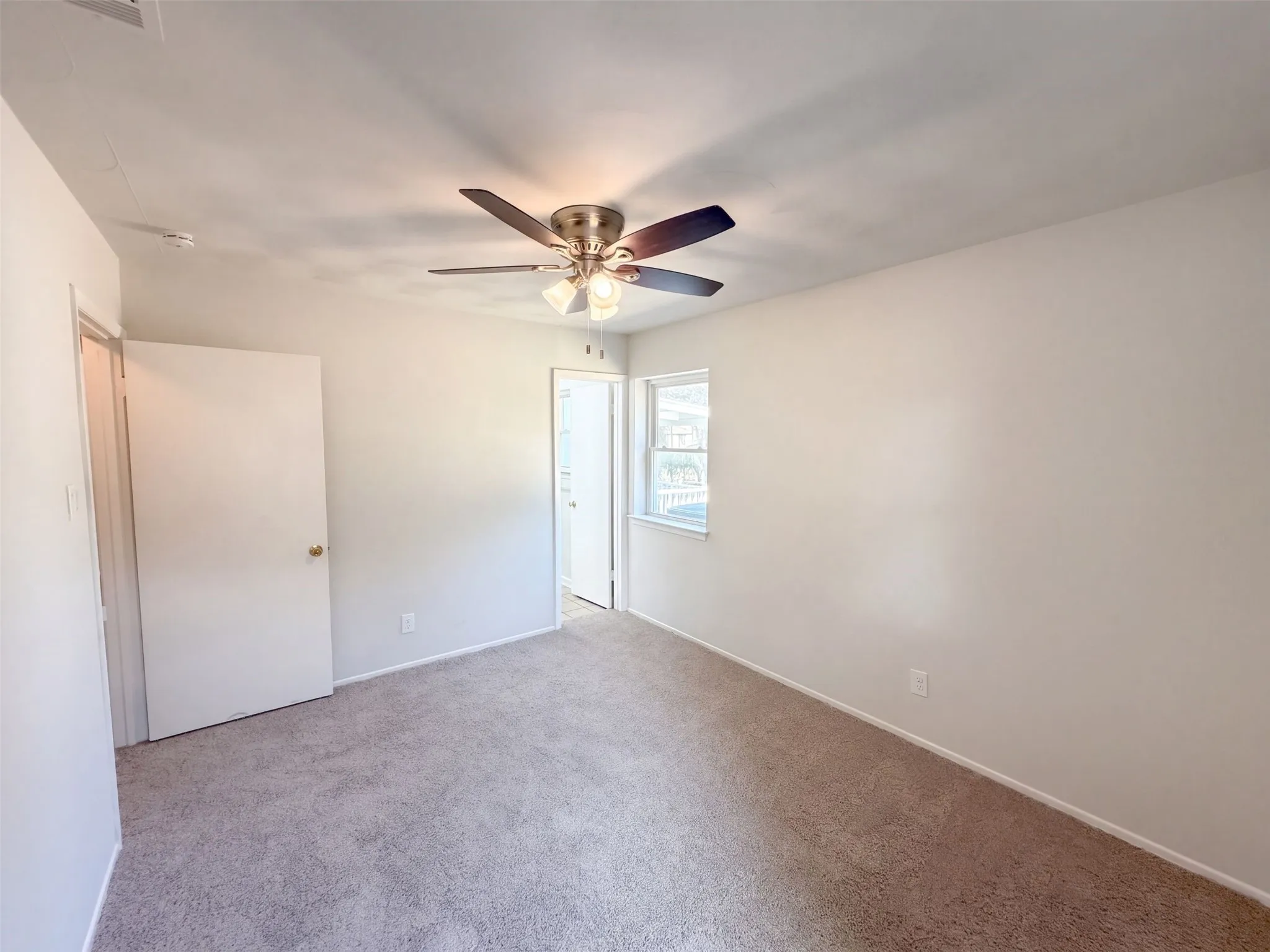 Single Family Residence For Sale in Dallas County , 2331 Royal Drive, Garland, Texas 75041, 3 Bedroom, 2 Bathroom, 2 Garage spaces, 1,271 Sqft, built in 1962, mls#21407728, Real Estate Agent in Garland, Homes For Sale in Dallas county, Homes For Sale in Garland, Realtor in Garland Texas, Real Estate Brokerage Independent Realty Texas, Luminita Cordes Realtor