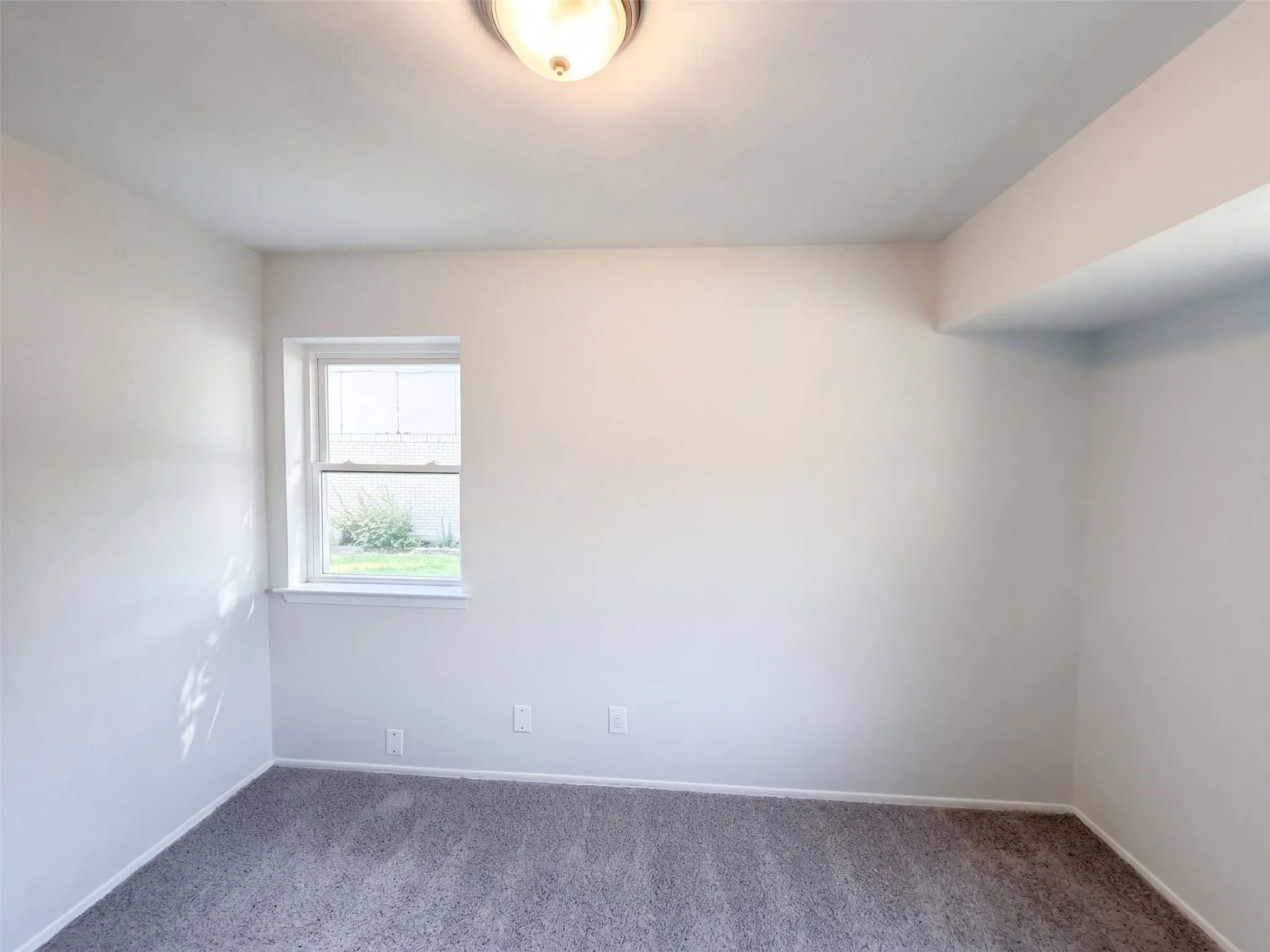 Single Family Residence For Sale in Dallas County , 2331 Royal Drive, Garland, Texas 75041, 3 Bedroom, 2 Bathroom, 2 Garage spaces, 1,271 Sqft, built in 1962, mls#21407728, Real Estate Agent in Garland, Homes For Sale in Dallas county, Homes For Sale in Garland, Realtor in Garland Texas, Real Estate Brokerage Independent Realty Texas, Luminita Cordes Realtor
