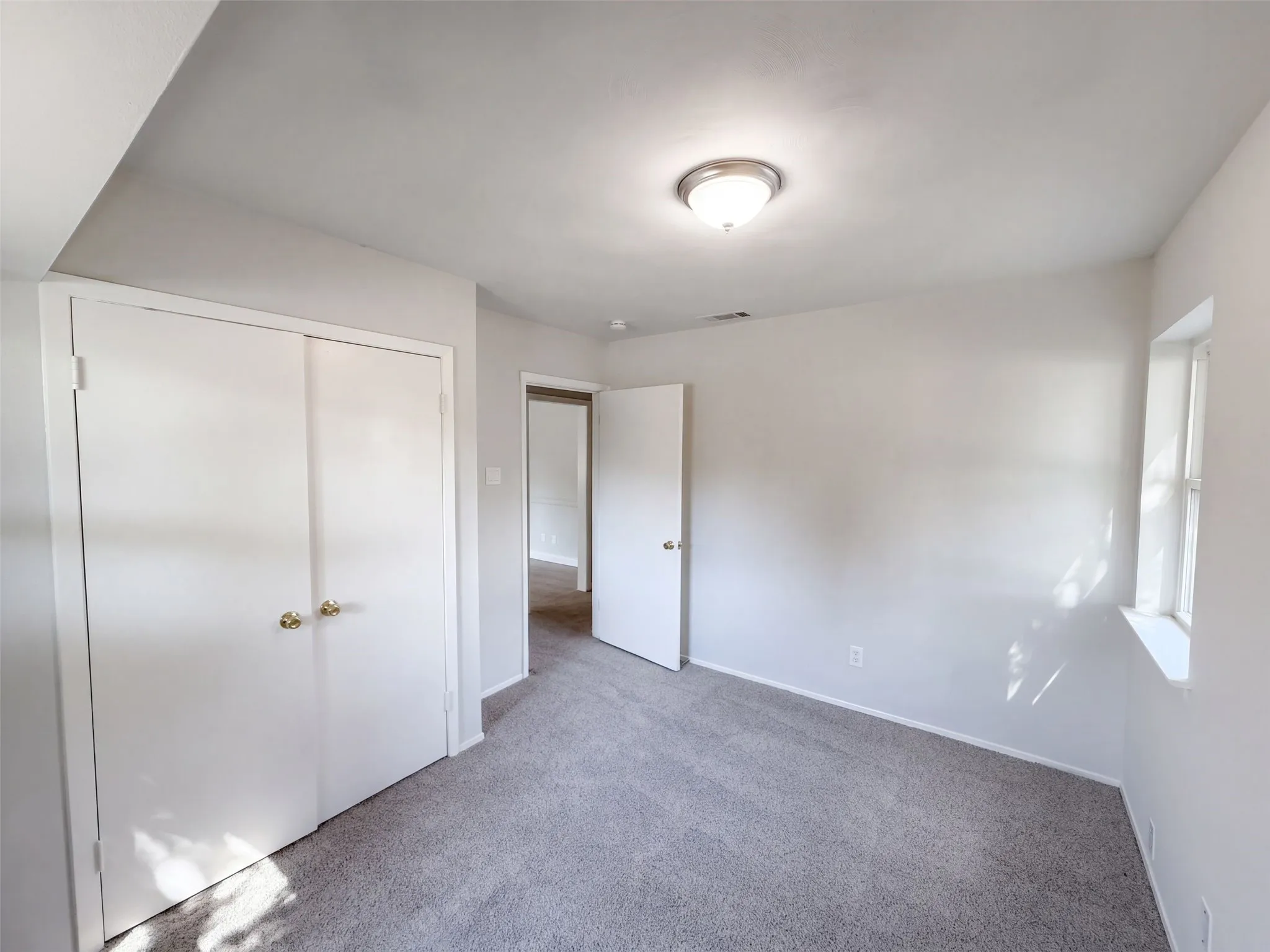 Single Family Residence For Sale in Dallas County , 2331 Royal Drive, Garland, Texas 75041, 3 Bedroom, 2 Bathroom, 2 Garage spaces, 1,271 Sqft, built in 1962, mls#21407728, Real Estate Agent in Garland, Homes For Sale in Dallas county, Homes For Sale in Garland, Realtor in Garland Texas, Real Estate Brokerage Independent Realty Texas, Luminita Cordes Realtor