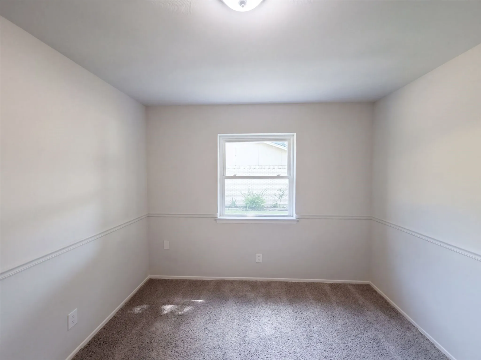 Single Family Residence For Sale in Dallas County , 2331 Royal Drive, Garland, Texas 75041, 3 Bedroom, 2 Bathroom, 2 Garage spaces, 1,271 Sqft, built in 1962, mls#21407728, Real Estate Agent in Garland, Homes For Sale in Dallas county, Homes For Sale in Garland, Realtor in Garland Texas, Real Estate Brokerage Independent Realty Texas, Luminita Cordes Realtor