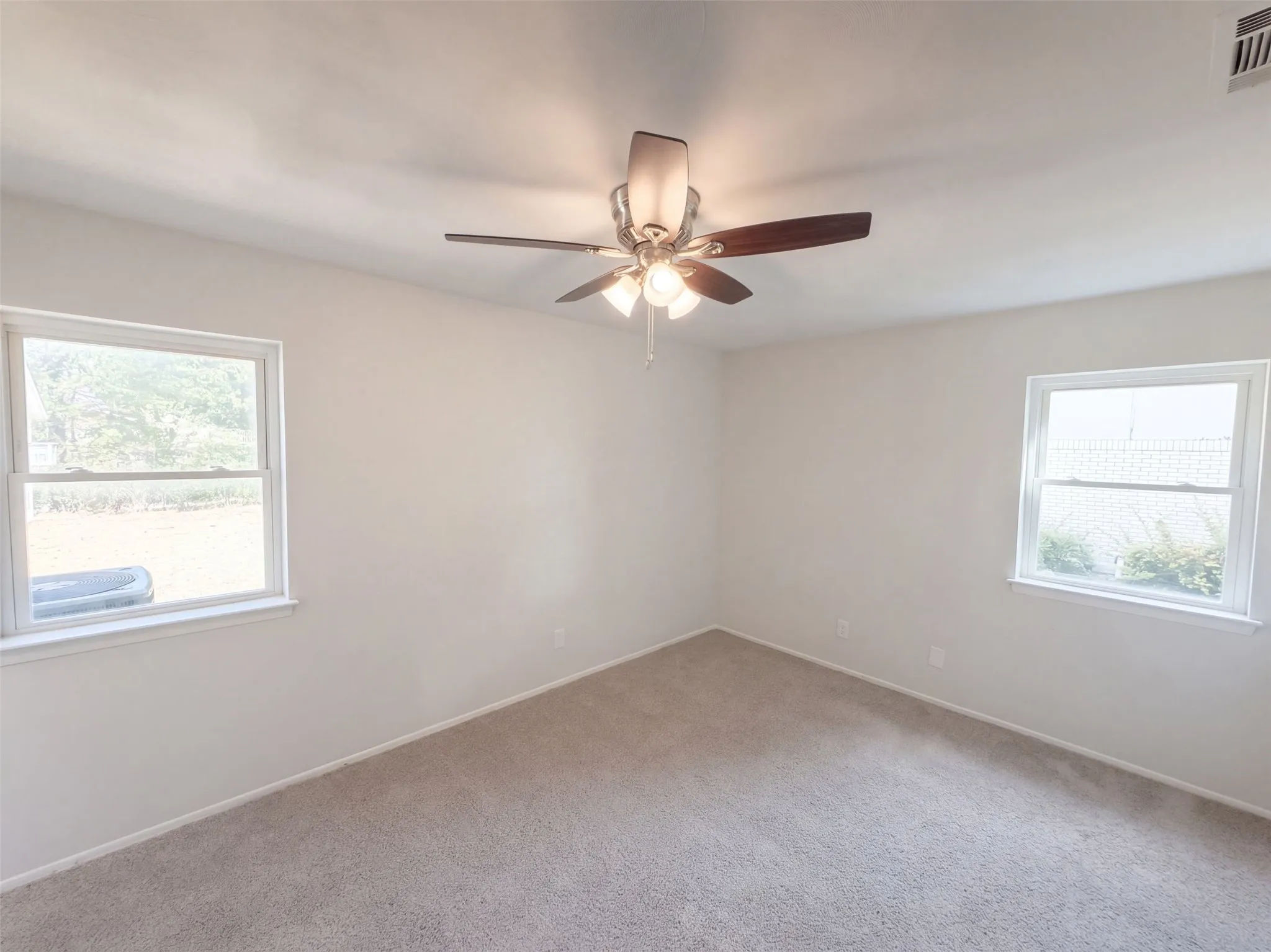 Single Family Residence For Sale in Dallas County , 2331 Royal Drive, Garland, Texas 75041, 3 Bedroom, 2 Bathroom, 2 Garage spaces, 1,271 Sqft, built in 1962, mls#21407728, Real Estate Agent in Garland, Homes For Sale in Dallas county, Homes For Sale in Garland, Realtor in Garland Texas, Real Estate Brokerage Independent Realty Texas, Luminita Cordes Realtor