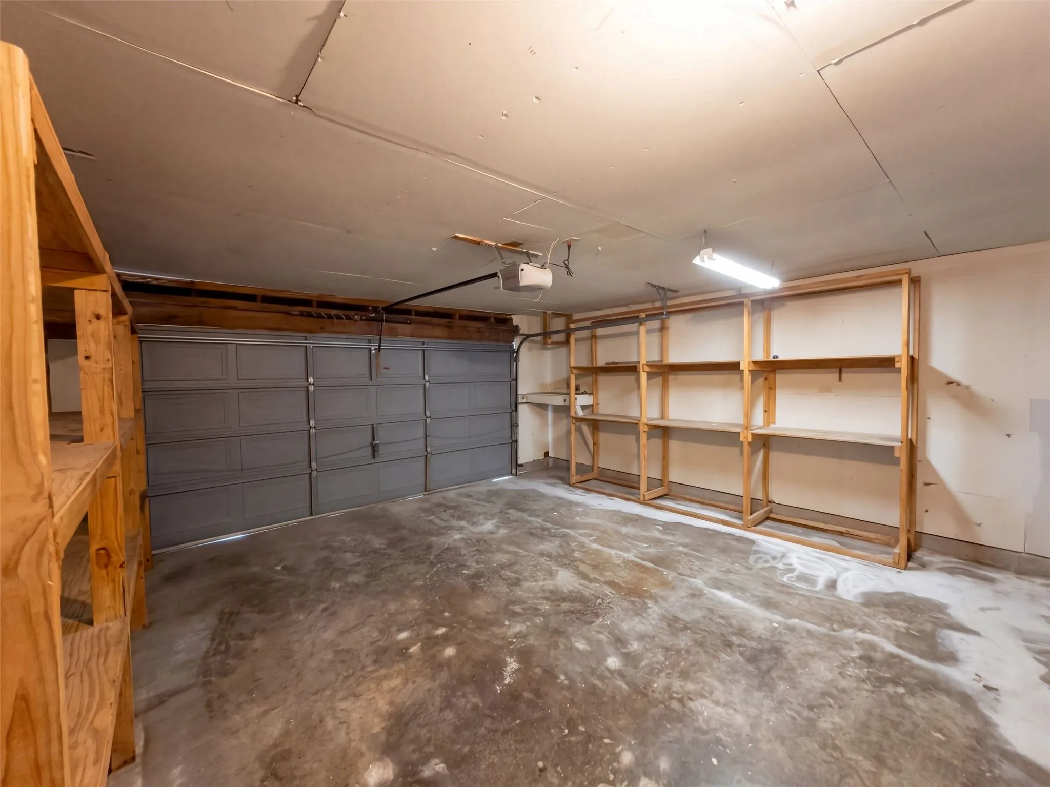 Single Family Residence For Sale in Dallas County , 2331 Royal Drive, Garland, Texas 75041, 3 Bedroom, 2 Bathroom, 2 Garage spaces, 1,271 Sqft, built in 1962, mls#21407728, Real Estate Agent in Garland, Homes For Sale in Dallas county, Homes For Sale in Garland, Realtor in Garland Texas, Real Estate Brokerage Independent Realty Texas, Luminita Cordes Realtor