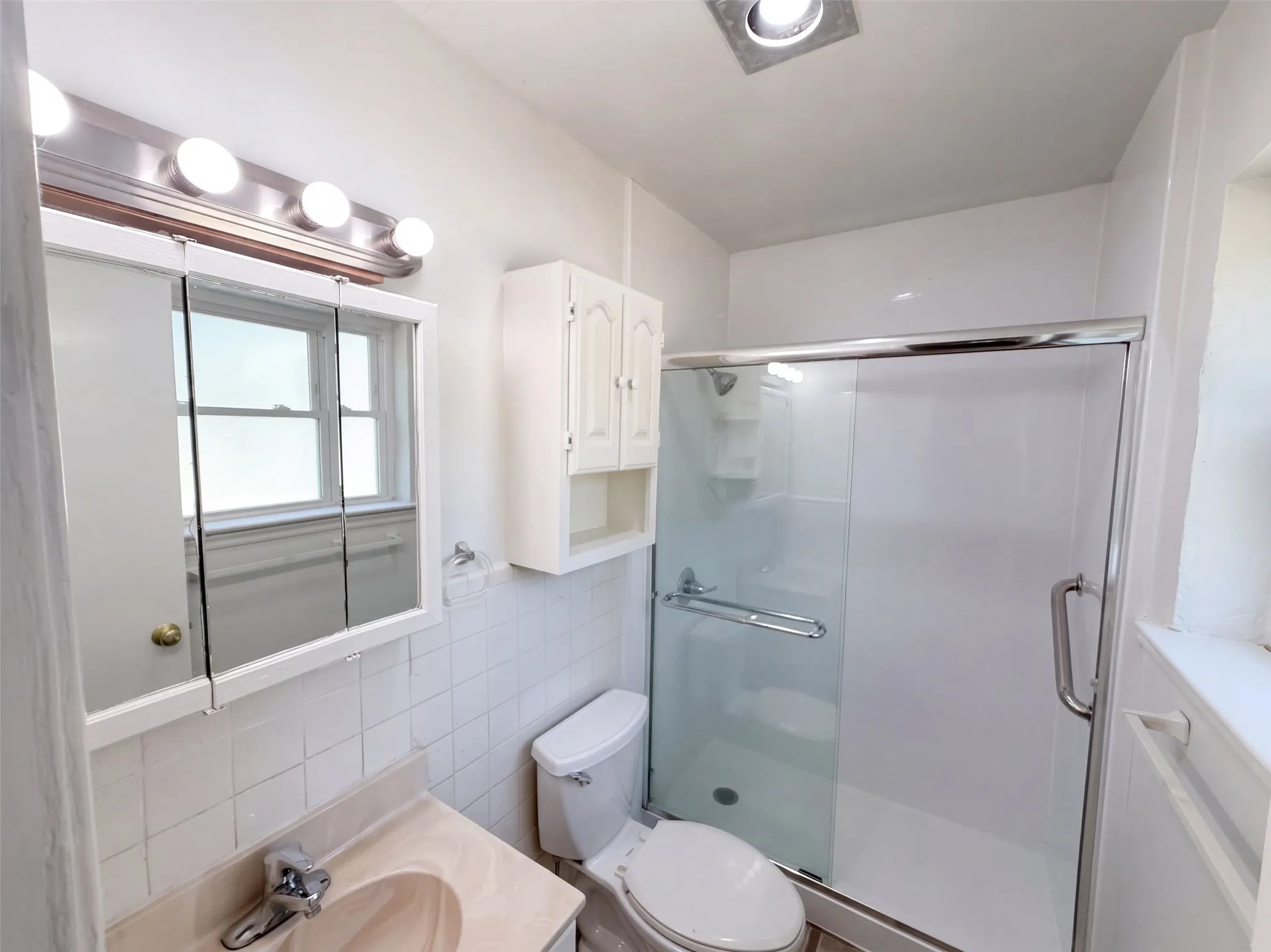 Single Family Residence For Sale in Dallas County , 2331 Royal Drive, Garland, Texas 75041, 3 Bedroom, 2 Bathroom, 2 Garage spaces, 1,271 Sqft, built in 1962, mls#21407728, Real Estate Agent in Garland, Homes For Sale in Dallas county, Homes For Sale in Garland, Realtor in Garland Texas, Real Estate Brokerage Independent Realty Texas, Luminita Cordes Realtor