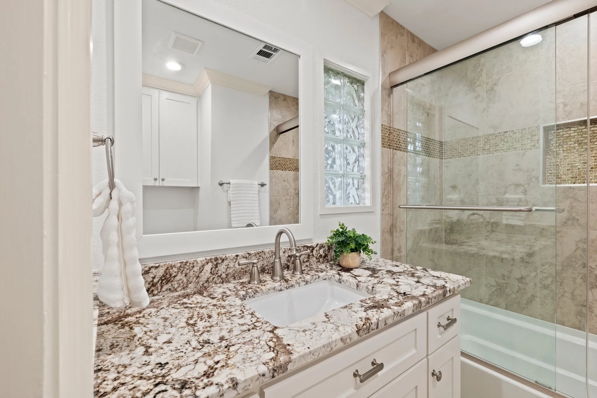 Single Family Residence For Sale in Dallas County , 7031 Mason Dells Drive, Dallas, Texas 75230, 4 Bedroom, 4 Bathroom, 3 Garage spaces, 4,566 Sqft, built in 1955, mls#21405311, Real Estate Agent in Dallas, Homes For Sale in Dallas county, Homes For Sale in Dallas, Realtor in Dallas Texas, Real Estate Brokerage Independent Realty Texas, Luminita Cordes Realtor