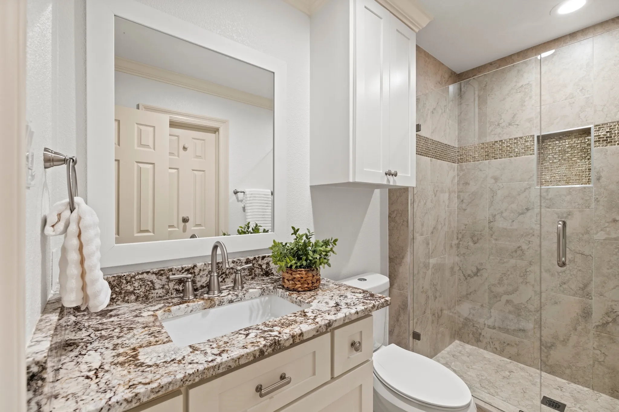 Single Family Residence For Sale in Dallas County , 7031 Mason Dells Drive, Dallas, Texas 75230, 4 Bedroom, 4 Bathroom, 3 Garage spaces, 4,566 Sqft, built in 1955, mls#21405311, Real Estate Agent in Dallas, Homes For Sale in Dallas county, Homes For Sale in Dallas, Realtor in Dallas Texas, Real Estate Brokerage Independent Realty Texas, Luminita Cordes Realtor