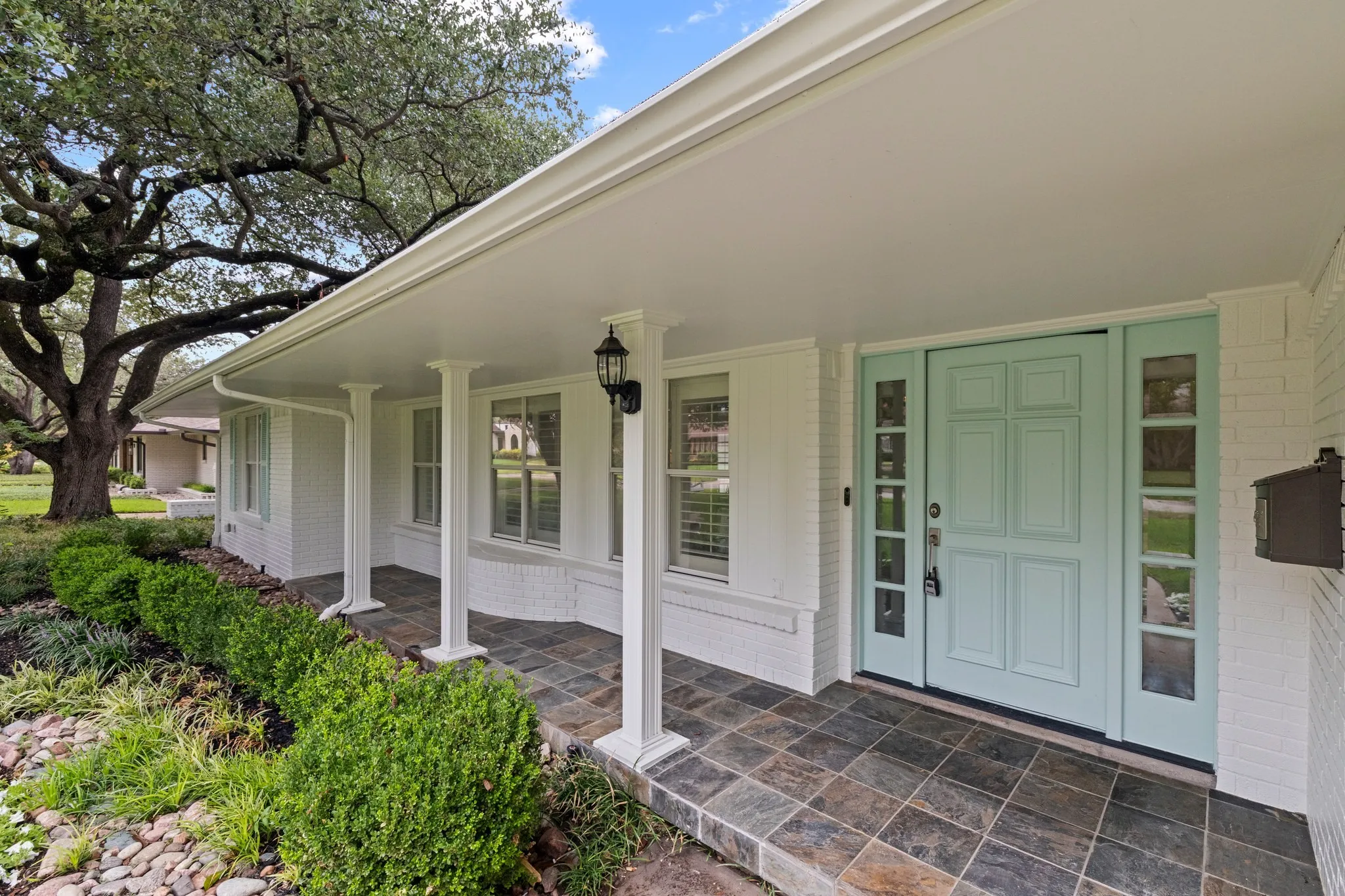 Single Family Residence For Sale in Dallas County , 7031 Mason Dells Drive, Dallas, Texas 75230, 4 Bedroom, 4 Bathroom, 3 Garage spaces, 4,566 Sqft, built in 1955, mls#21405311, Real Estate Agent in Dallas, Homes For Sale in Dallas county, Homes For Sale in Dallas, Realtor in Dallas Texas, Real Estate Brokerage Independent Realty Texas, Luminita Cordes Realtor