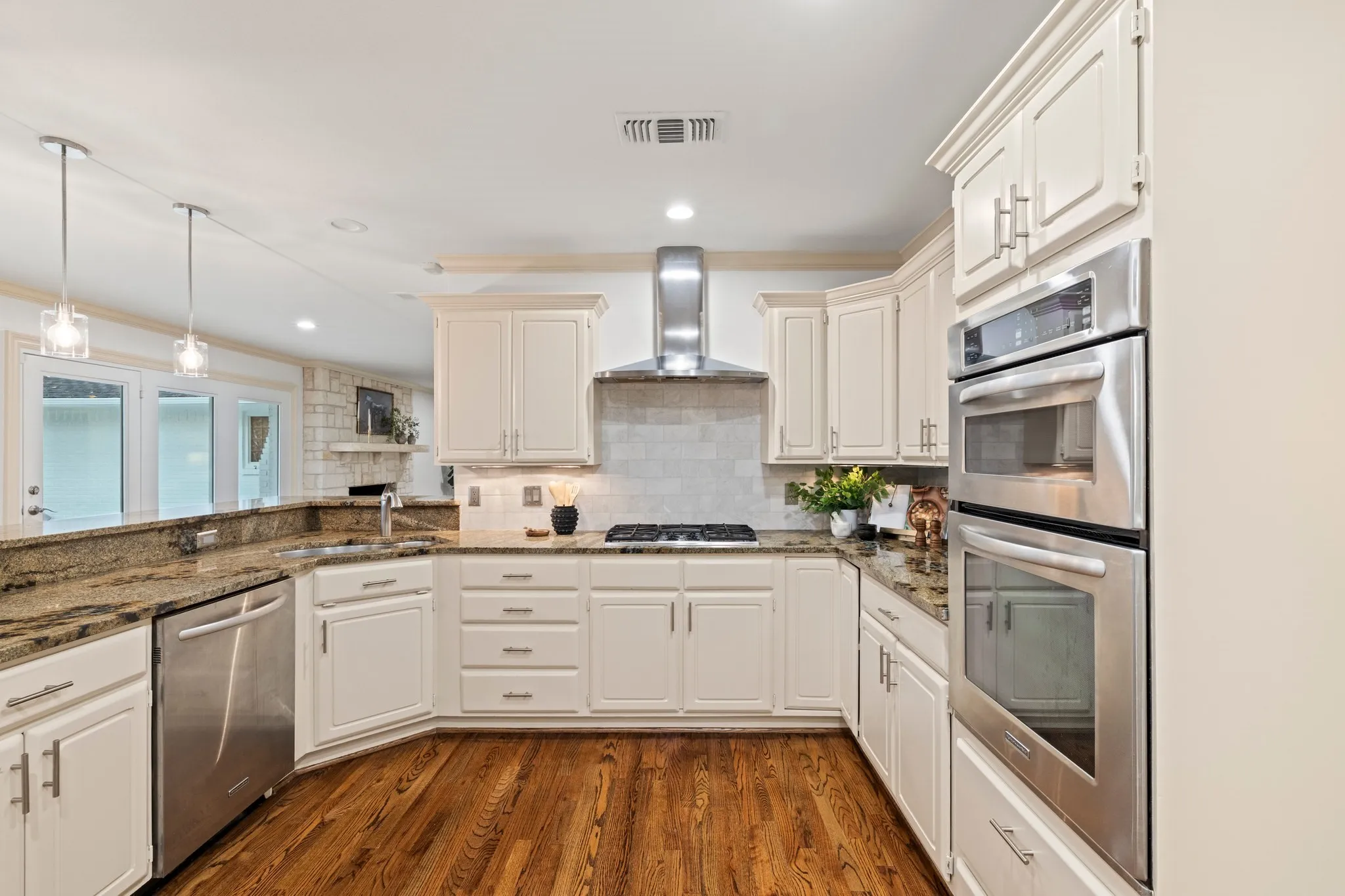 Single Family Residence For Sale in Dallas County , 7031 Mason Dells Drive, Dallas, Texas 75230, 4 Bedroom, 4 Bathroom, 3 Garage spaces, 4,566 Sqft, built in 1955, mls#21405311, Real Estate Agent in Dallas, Homes For Sale in Dallas county, Homes For Sale in Dallas, Realtor in Dallas Texas, Real Estate Brokerage Independent Realty Texas, Luminita Cordes Realtor