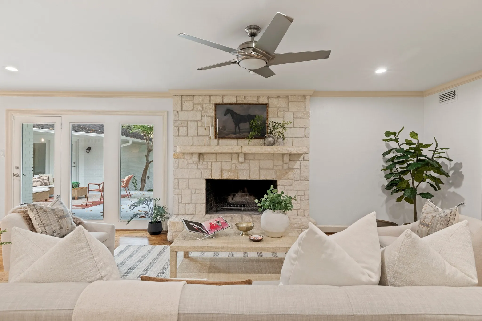 Single Family Residence For Sale in Dallas County , 7031 Mason Dells Drive, Dallas, Texas 75230, 4 Bedroom, 4 Bathroom, 3 Garage spaces, 4,566 Sqft, built in 1955, mls#21405311, Real Estate Agent in Dallas, Homes For Sale in Dallas county, Homes For Sale in Dallas, Realtor in Dallas Texas, Real Estate Brokerage Independent Realty Texas, Luminita Cordes Realtor