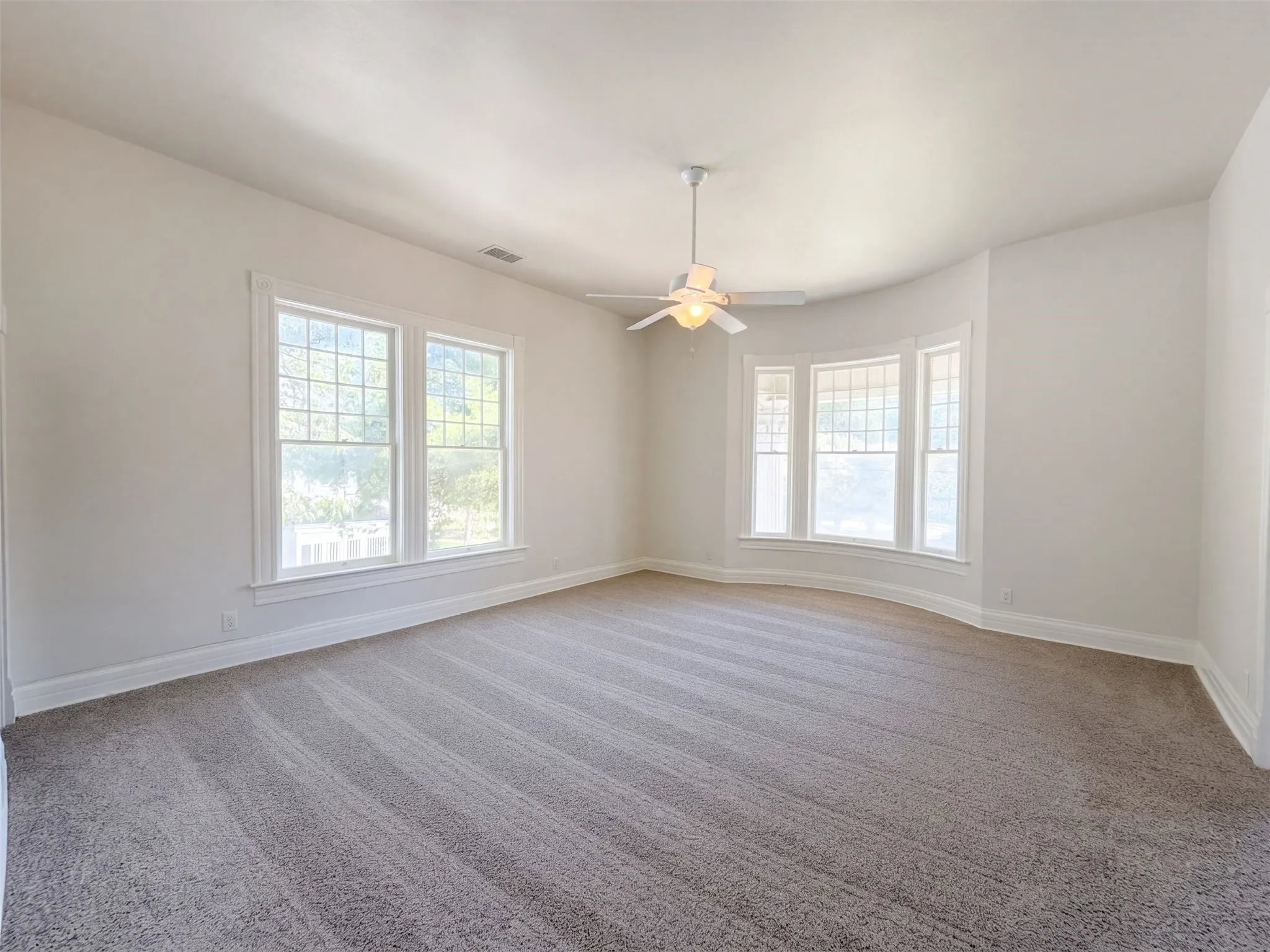 Single Family Residence For Sale in Navarro County , 1012 W 3rd Avenue, Corsicana, Texas 75110, 4 Bedroom, 3 Bathroom, 3 Garage spaces, 3,374 Sqft, built in 1930, mls#21407733, Real Estate Agent in Corsicana, Homes For Sale in Navarro county, Homes For Sale in Corsicana, Realtor in Corsicana Texas, Real Estate Brokerage Independent Realty Texas, Luminita Cordes Realtor