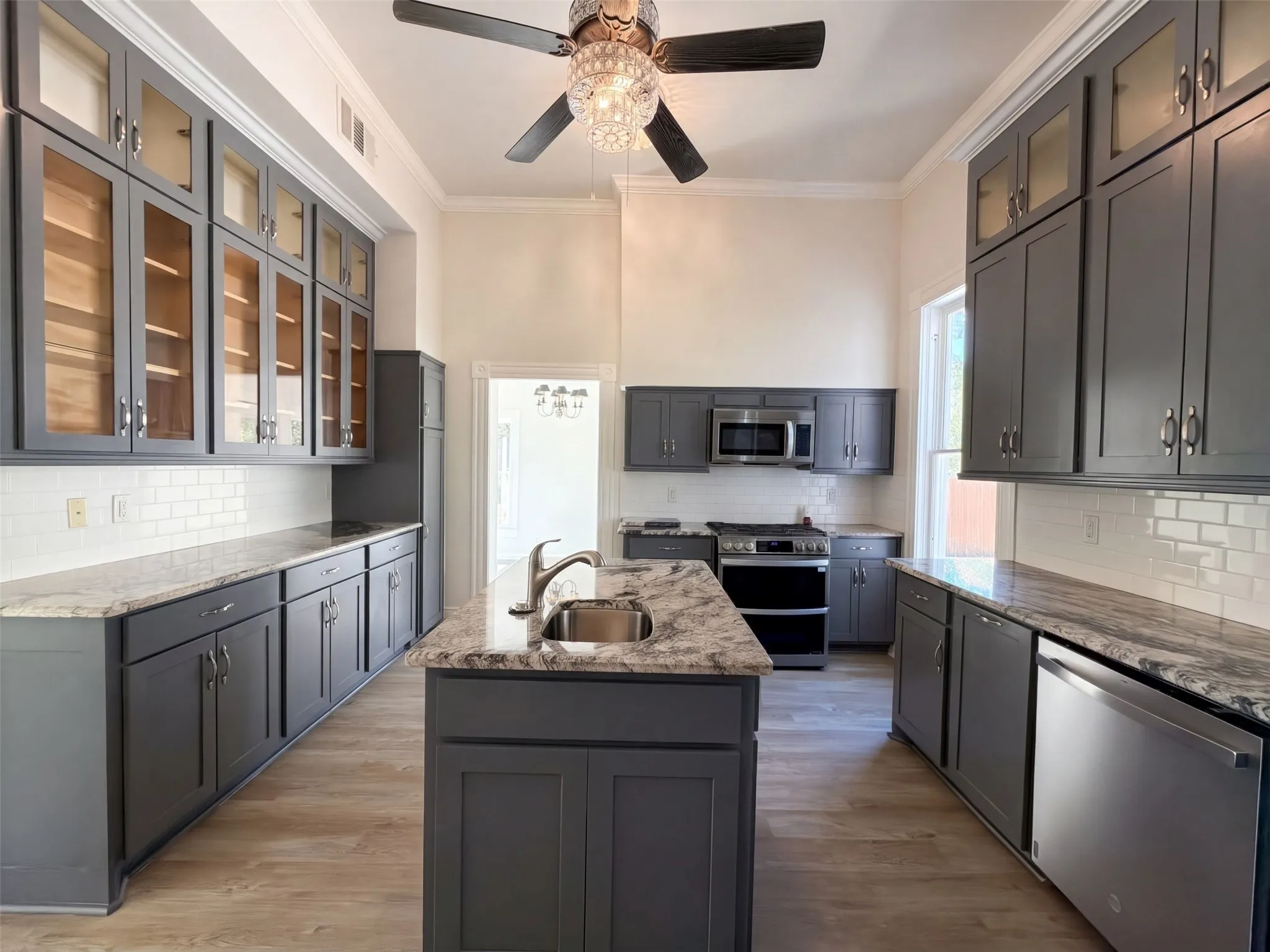 Single Family Residence For Sale in Navarro County , 1012 W 3rd Avenue, Corsicana, Texas 75110, 4 Bedroom, 3 Bathroom, 3 Garage spaces, 3,374 Sqft, built in 1930, mls#21407733, Real Estate Agent in Corsicana, Homes For Sale in Navarro county, Homes For Sale in Corsicana, Realtor in Corsicana Texas, Real Estate Brokerage Independent Realty Texas, Luminita Cordes Realtor