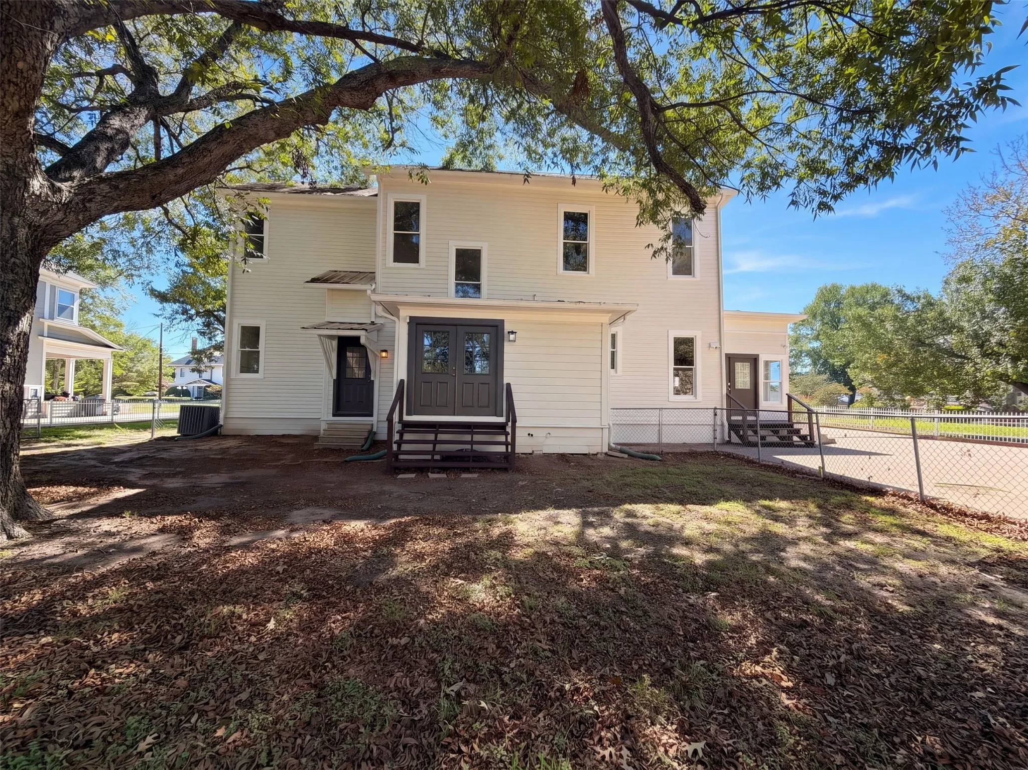 Single Family Residence For Sale in Navarro County , 1012 W 3rd Avenue, Corsicana, Texas 75110, 4 Bedroom, 3 Bathroom, 3 Garage spaces, 3,374 Sqft, built in 1930, mls#21407733, Real Estate Agent in Corsicana, Homes For Sale in Navarro county, Homes For Sale in Corsicana, Realtor in Corsicana Texas, Real Estate Brokerage Independent Realty Texas, Luminita Cordes Realtor