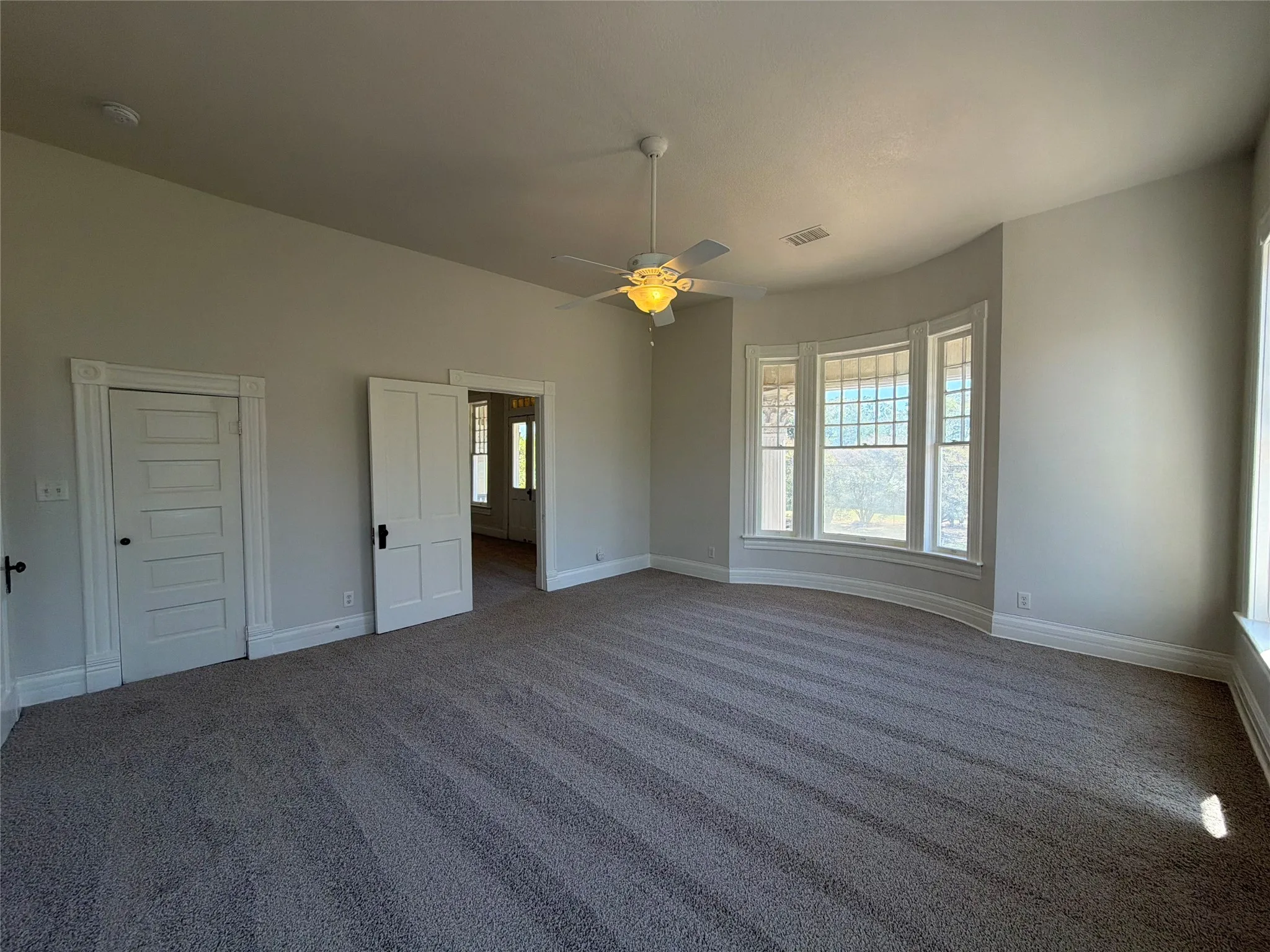 Single Family Residence For Sale in Navarro County , 1012 W 3rd Avenue, Corsicana, Texas 75110, 4 Bedroom, 3 Bathroom, 3 Garage spaces, 3,374 Sqft, built in 1930, mls#21407733, Real Estate Agent in Corsicana, Homes For Sale in Navarro county, Homes For Sale in Corsicana, Realtor in Corsicana Texas, Real Estate Brokerage Independent Realty Texas, Luminita Cordes Realtor