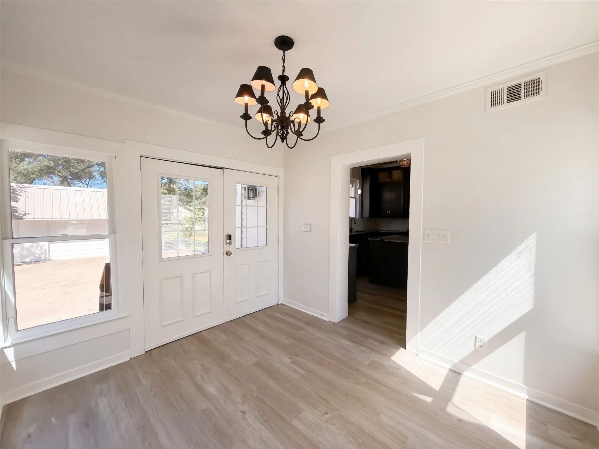 Single Family Residence For Sale in Navarro County , 1012 W 3rd Avenue, Corsicana, Texas 75110, 4 Bedroom, 3 Bathroom, 3 Garage spaces, 3,374 Sqft, built in 1930, mls#21407733, Real Estate Agent in Corsicana, Homes For Sale in Navarro county, Homes For Sale in Corsicana, Realtor in Corsicana Texas, Real Estate Brokerage Independent Realty Texas, Luminita Cordes Realtor