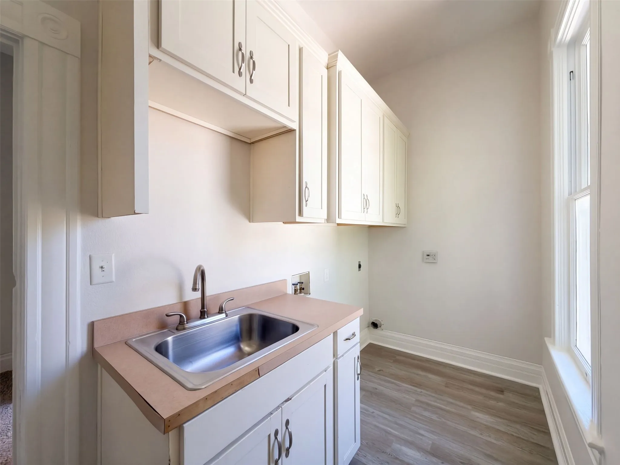 Single Family Residence For Sale in Navarro County , 1012 W 3rd Avenue, Corsicana, Texas 75110, 4 Bedroom, 3 Bathroom, 3 Garage spaces, 3,374 Sqft, built in 1930, mls#21407733, Real Estate Agent in Corsicana, Homes For Sale in Navarro county, Homes For Sale in Corsicana, Realtor in Corsicana Texas, Real Estate Brokerage Independent Realty Texas, Luminita Cordes Realtor