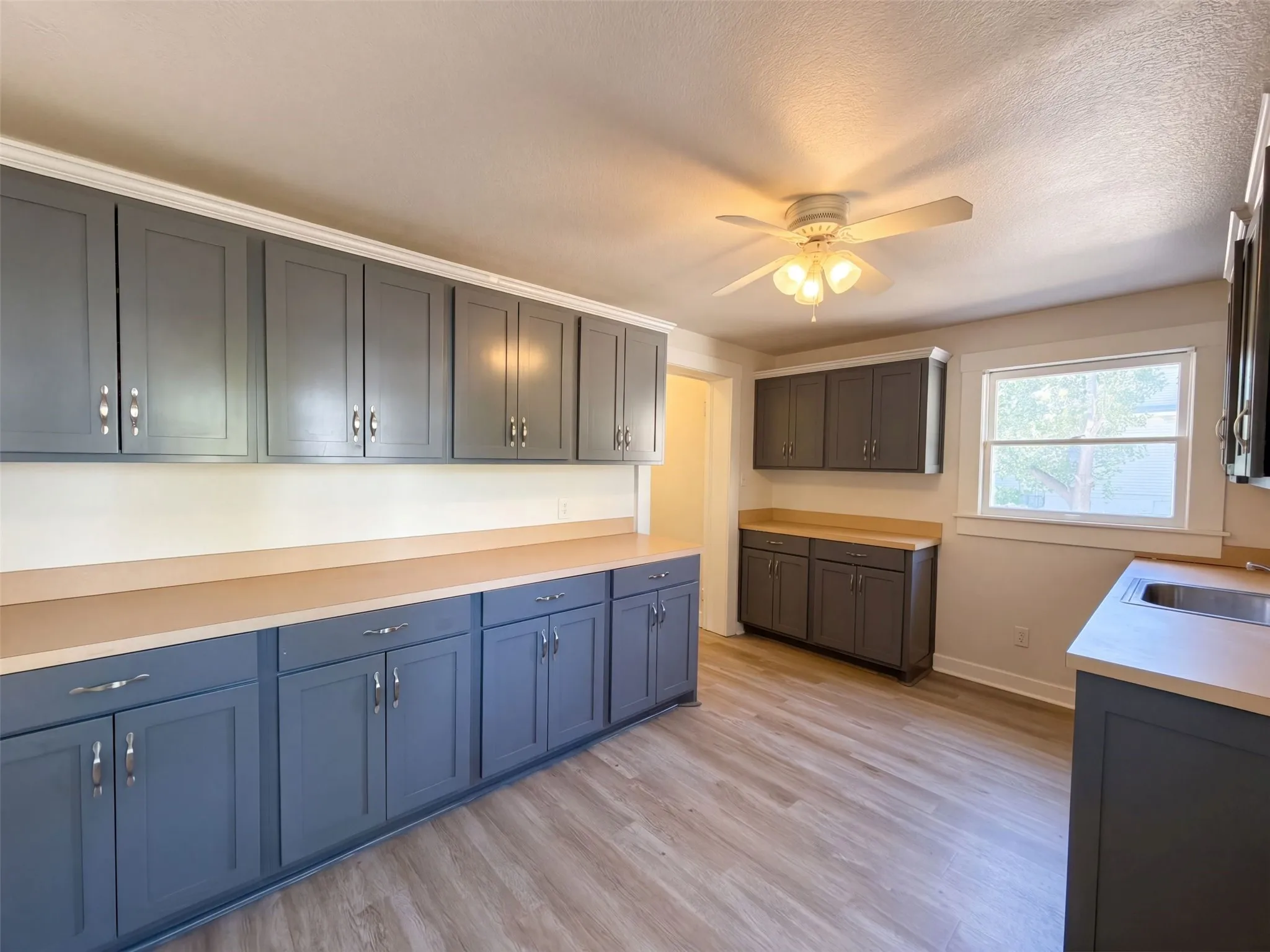 Single Family Residence For Sale in Navarro County , 1012 W 3rd Avenue, Corsicana, Texas 75110, 4 Bedroom, 3 Bathroom, 3 Garage spaces, 3,374 Sqft, built in 1930, mls#21407733, Real Estate Agent in Corsicana, Homes For Sale in Navarro county, Homes For Sale in Corsicana, Realtor in Corsicana Texas, Real Estate Brokerage Independent Realty Texas, Luminita Cordes Realtor