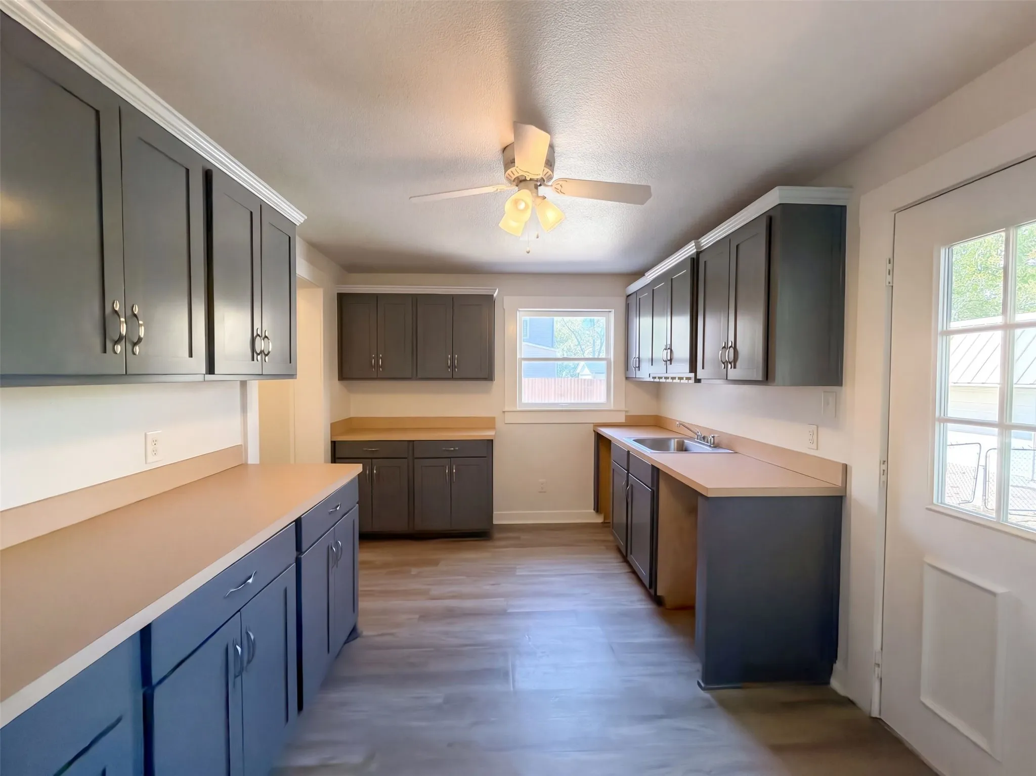 Single Family Residence For Sale in Navarro County , 1012 W 3rd Avenue, Corsicana, Texas 75110, 4 Bedroom, 3 Bathroom, 3 Garage spaces, 3,374 Sqft, built in 1930, mls#21407733, Real Estate Agent in Corsicana, Homes For Sale in Navarro county, Homes For Sale in Corsicana, Realtor in Corsicana Texas, Real Estate Brokerage Independent Realty Texas, Luminita Cordes Realtor