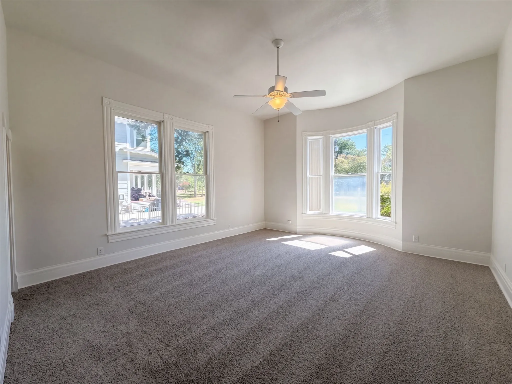 Single Family Residence For Sale in Navarro County , 1012 W 3rd Avenue, Corsicana, Texas 75110, 4 Bedroom, 3 Bathroom, 3 Garage spaces, 3,374 Sqft, built in 1930, mls#21407733, Real Estate Agent in Corsicana, Homes For Sale in Navarro county, Homes For Sale in Corsicana, Realtor in Corsicana Texas, Real Estate Brokerage Independent Realty Texas, Luminita Cordes Realtor