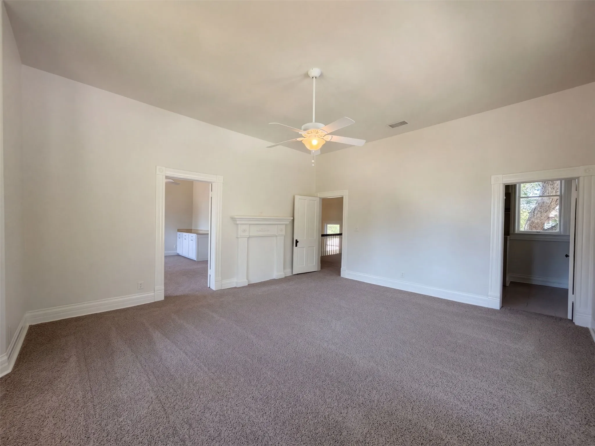 Single Family Residence For Sale in Navarro County , 1012 W 3rd Avenue, Corsicana, Texas 75110, 4 Bedroom, 3 Bathroom, 3 Garage spaces, 3,374 Sqft, built in 1930, mls#21407733, Real Estate Agent in Corsicana, Homes For Sale in Navarro county, Homes For Sale in Corsicana, Realtor in Corsicana Texas, Real Estate Brokerage Independent Realty Texas, Luminita Cordes Realtor