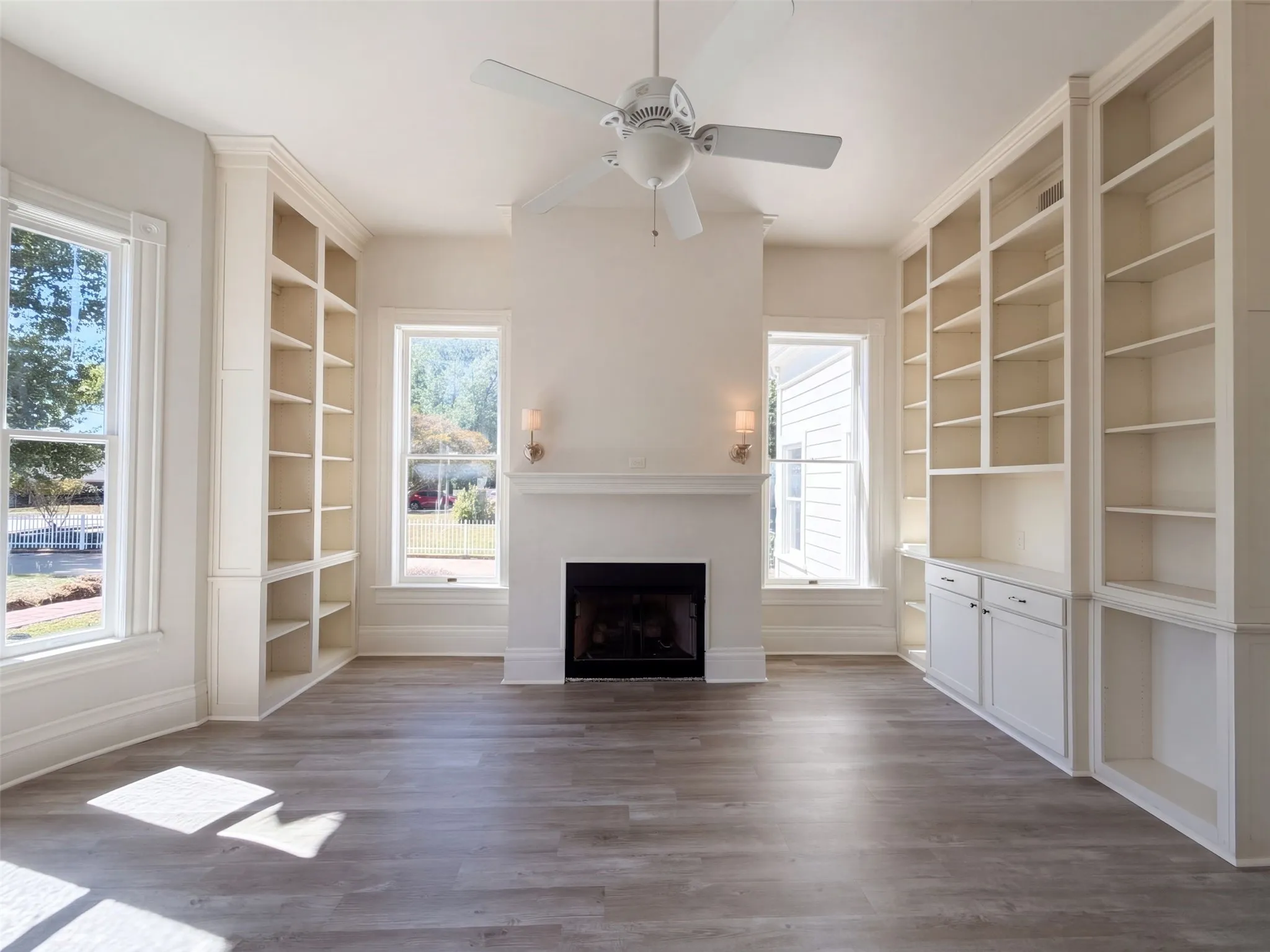 Single Family Residence For Sale in Navarro County , 1012 W 3rd Avenue, Corsicana, Texas 75110, 4 Bedroom, 3 Bathroom, 3 Garage spaces, 3,374 Sqft, built in 1930, mls#21407733, Real Estate Agent in Corsicana, Homes For Sale in Navarro county, Homes For Sale in Corsicana, Realtor in Corsicana Texas, Real Estate Brokerage Independent Realty Texas, Luminita Cordes Realtor