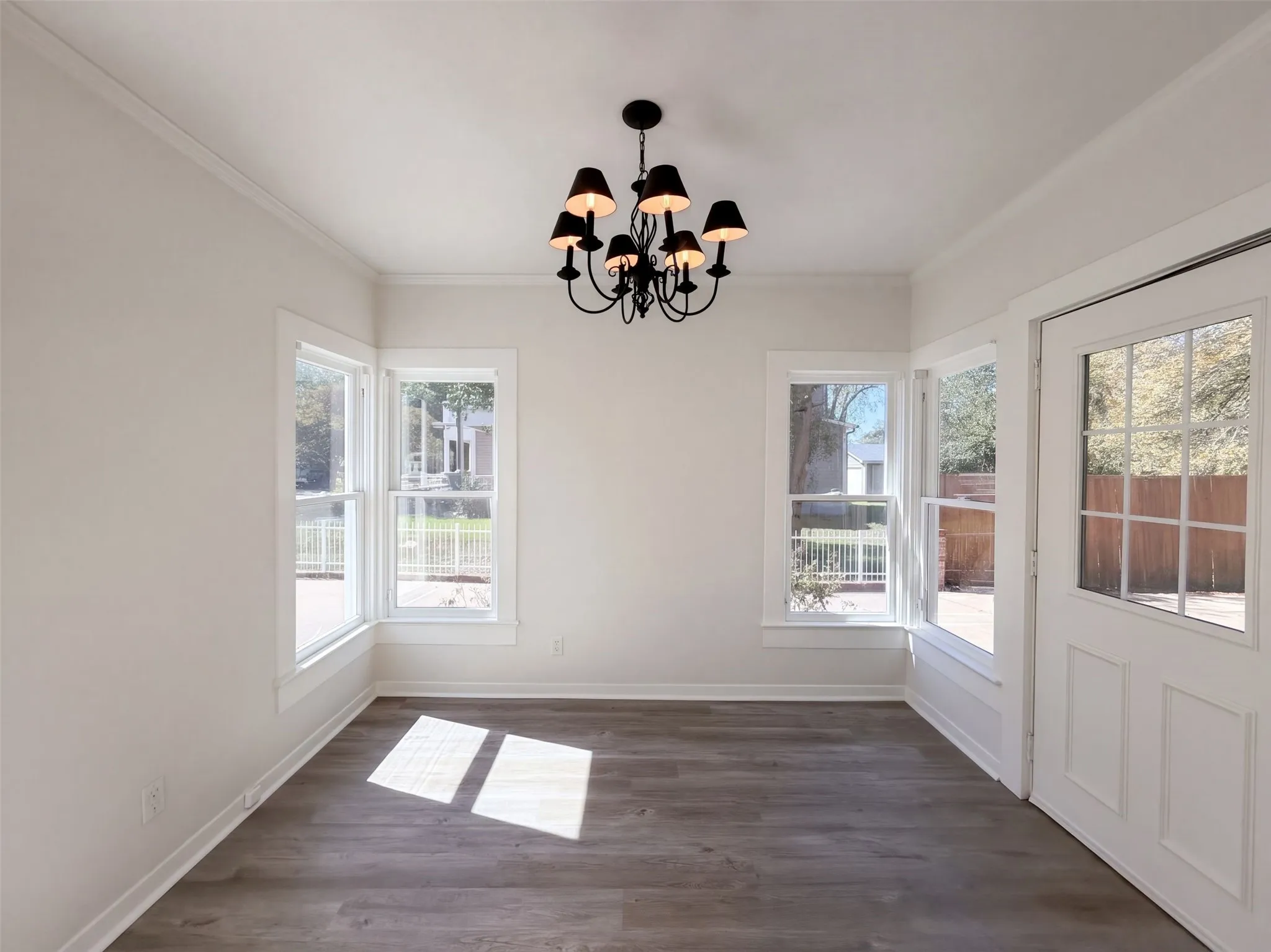 Single Family Residence For Sale in Navarro County , 1012 W 3rd Avenue, Corsicana, Texas 75110, 4 Bedroom, 3 Bathroom, 3 Garage spaces, 3,374 Sqft, built in 1930, mls#21407733, Real Estate Agent in Corsicana, Homes For Sale in Navarro county, Homes For Sale in Corsicana, Realtor in Corsicana Texas, Real Estate Brokerage Independent Realty Texas, Luminita Cordes Realtor