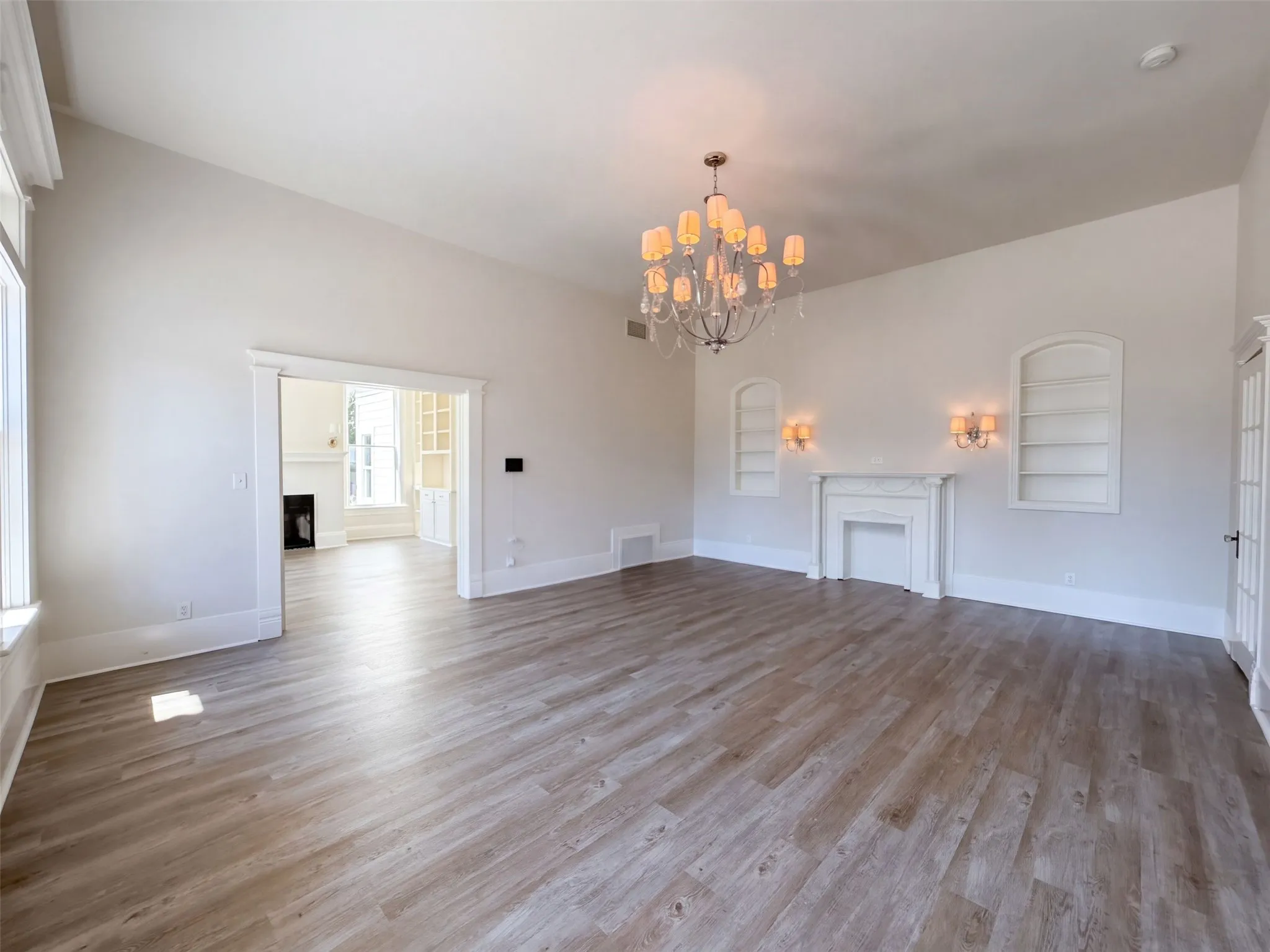 Single Family Residence For Sale in Navarro County , 1012 W 3rd Avenue, Corsicana, Texas 75110, 4 Bedroom, 3 Bathroom, 3 Garage spaces, 3,374 Sqft, built in 1930, mls#21407733, Real Estate Agent in Corsicana, Homes For Sale in Navarro county, Homes For Sale in Corsicana, Realtor in Corsicana Texas, Real Estate Brokerage Independent Realty Texas, Luminita Cordes Realtor